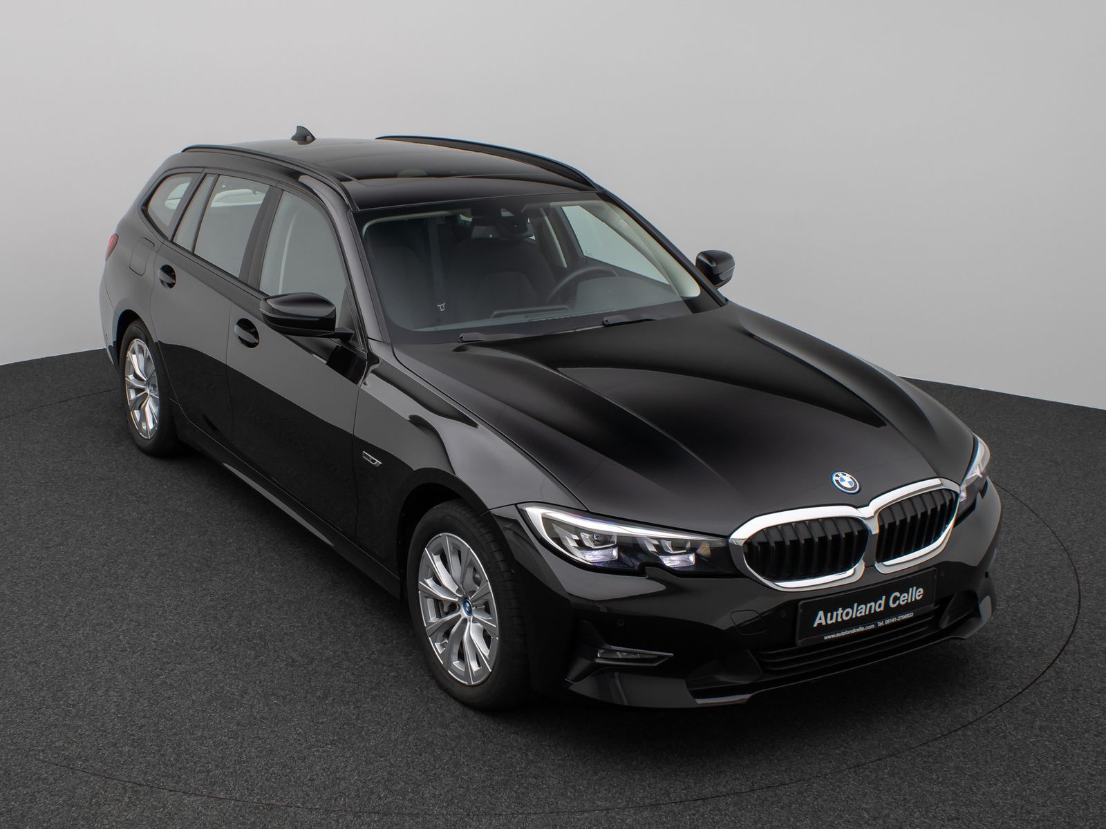 Fahrzeugabbildung BMW 330e Panorama Kamera DAB WLAN Lenkrhzg Alarm LED
