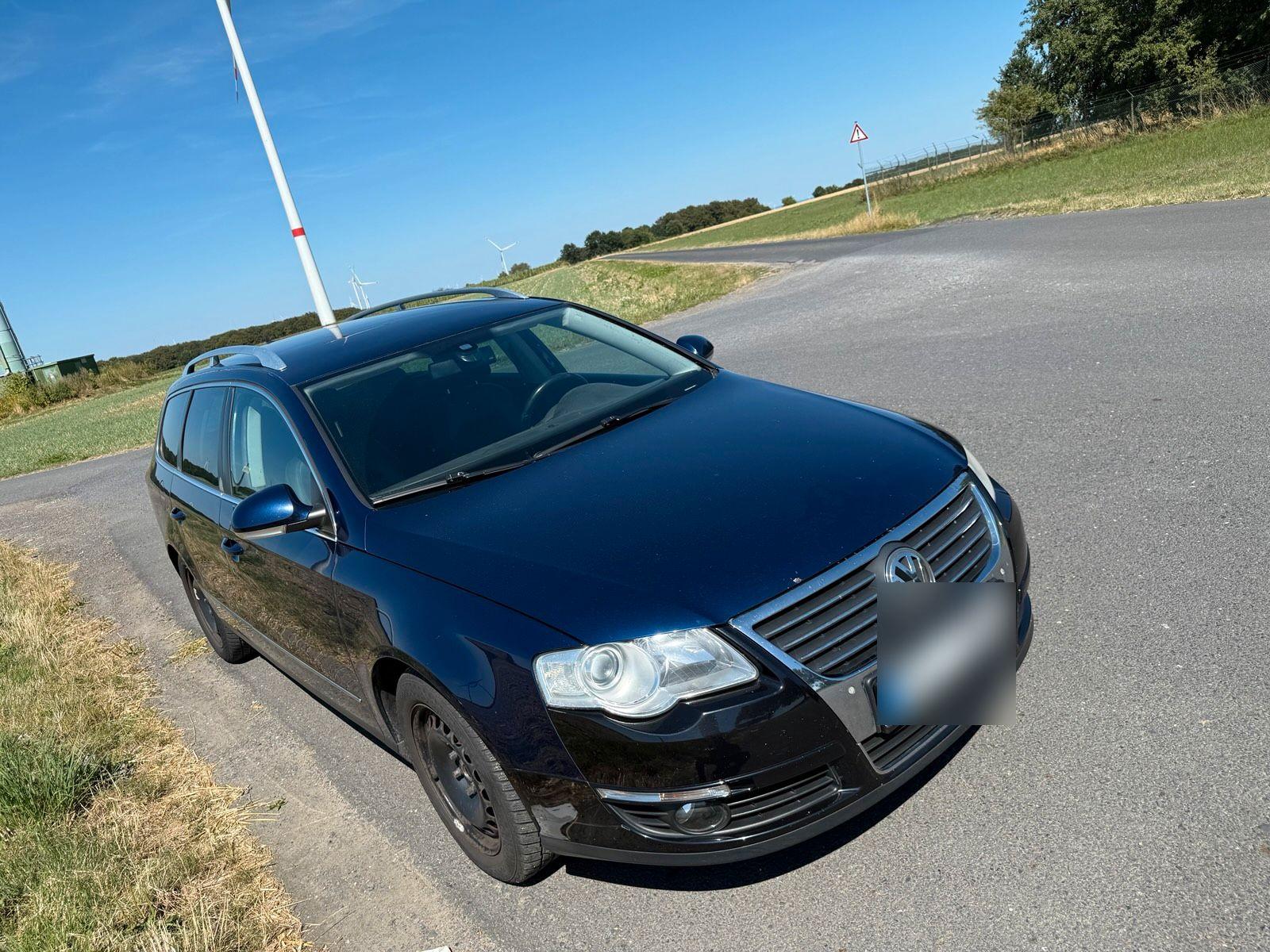 Volkswagen Passat 2010 — rear view