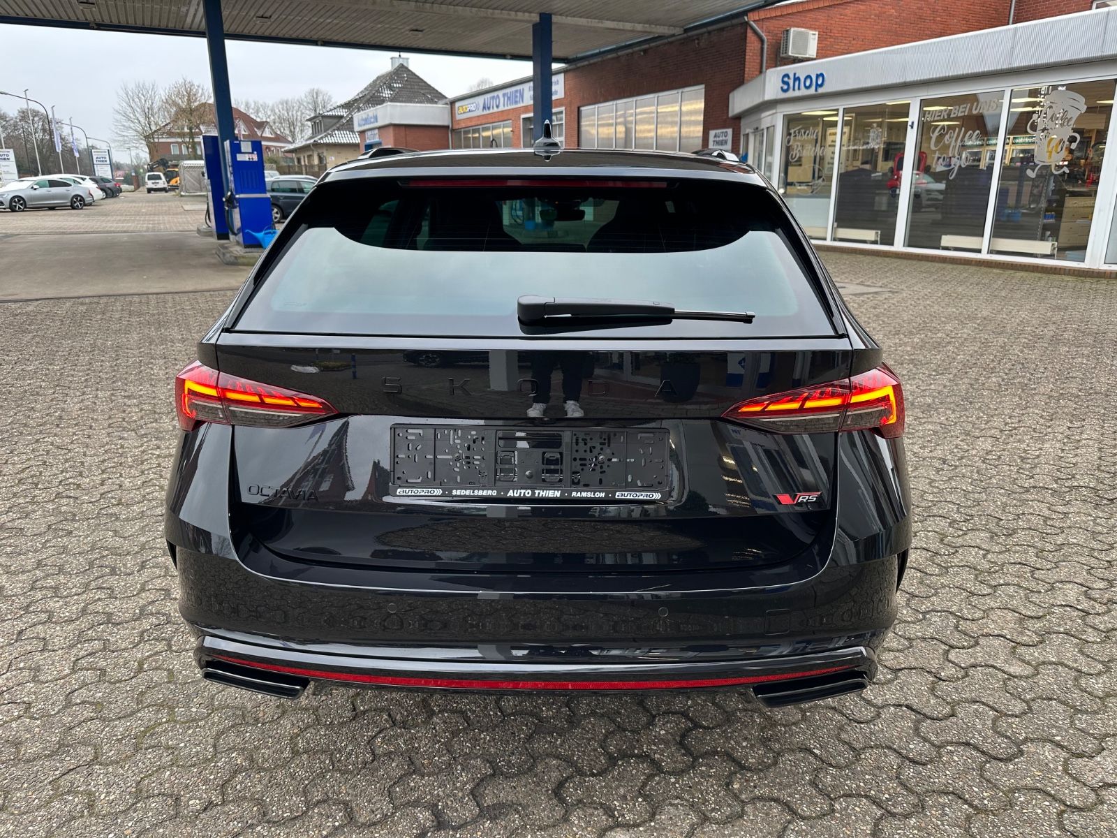 Fahrzeugabbildung SKODA Octavia RS Combi 2.0 TSI DSG AHK/Pano/Navi/ACC