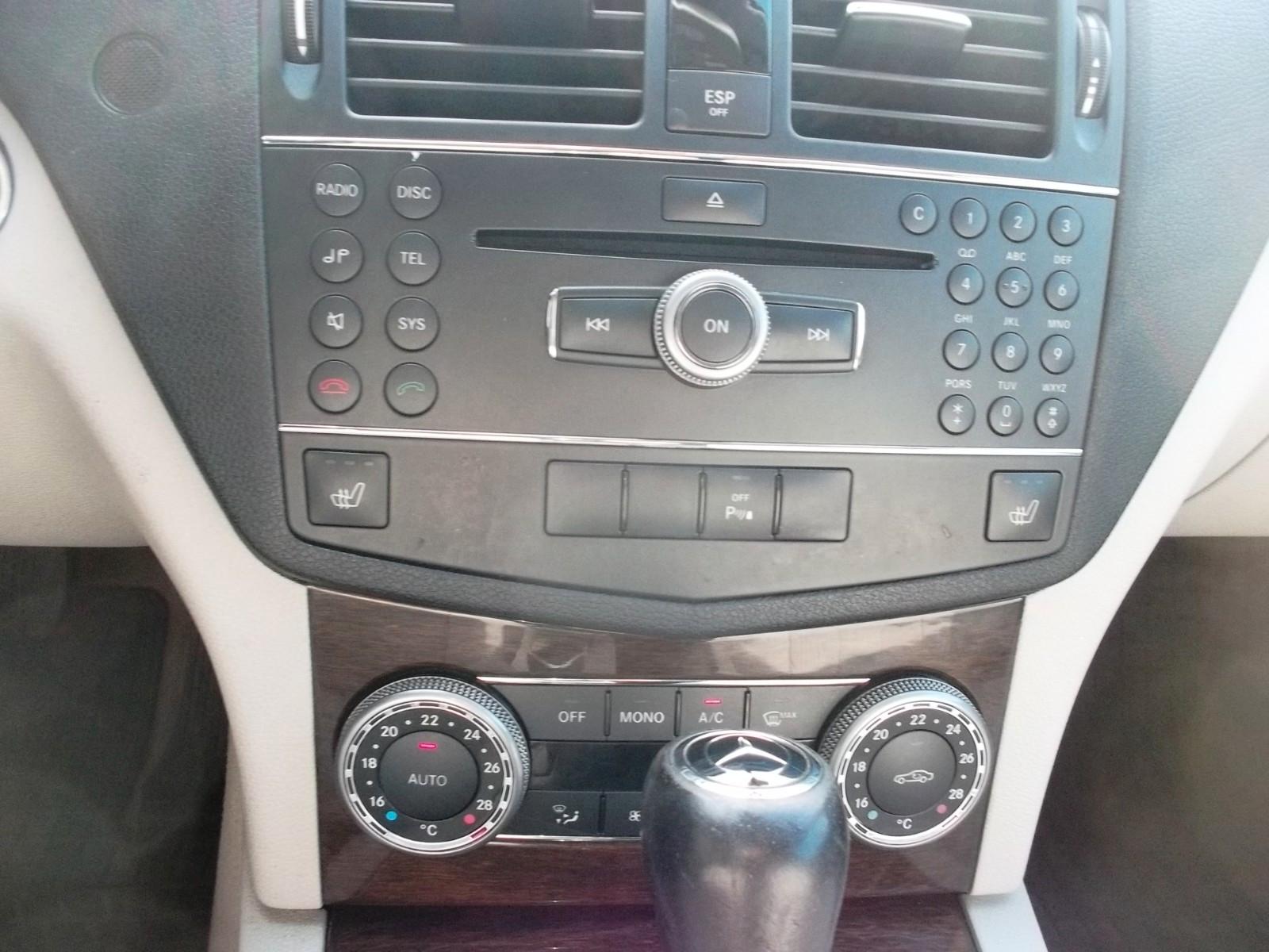 Mercedes-Benz C200 2009 — photo 13