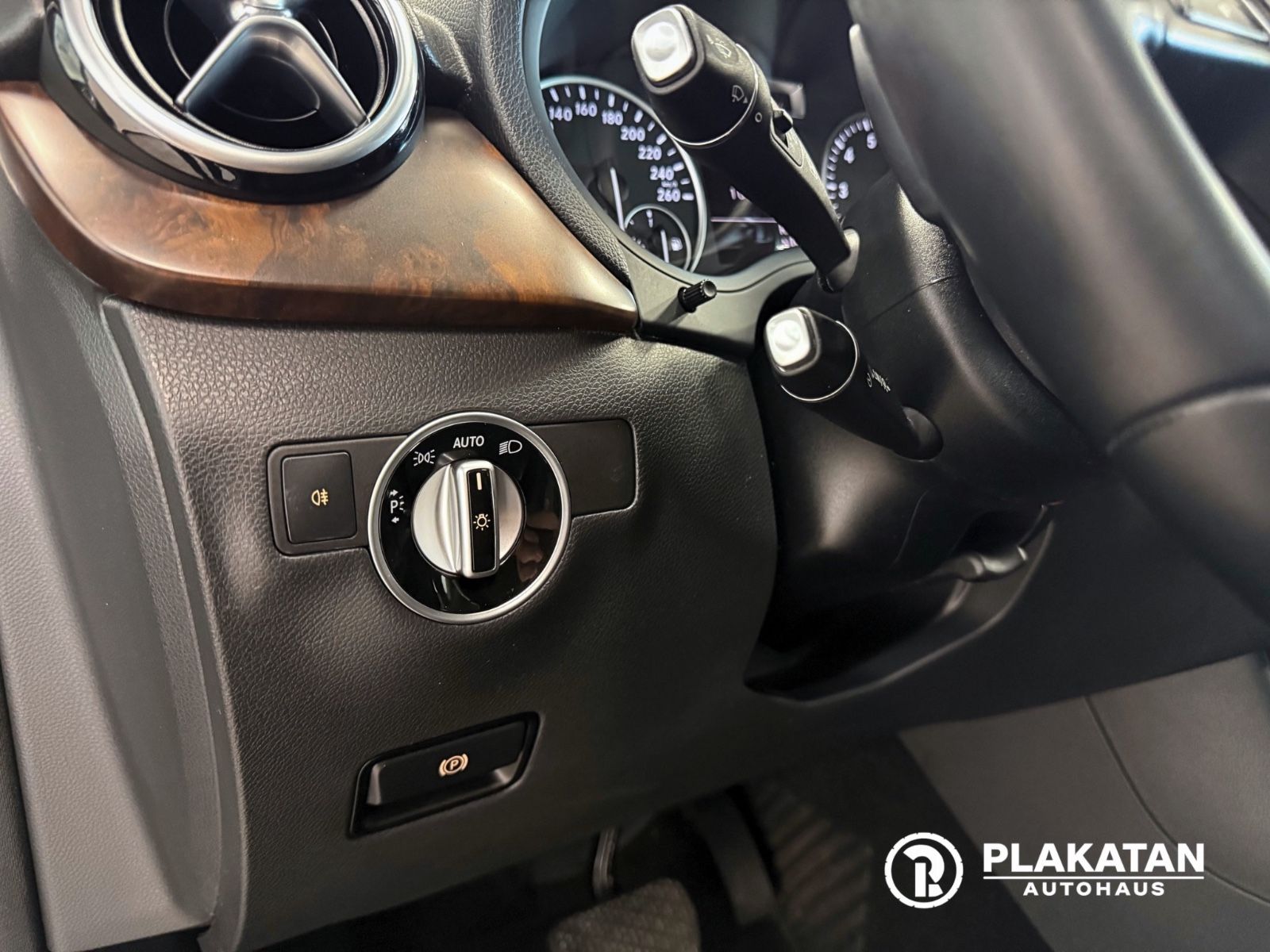 Fahrzeugabbildung Mercedes-Benz B 200 Navi Bi-Xenon Tempomat 1Hand