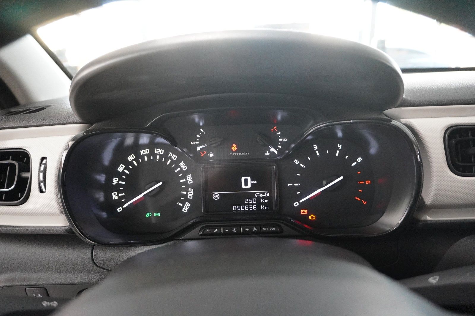 Fahrzeugabbildung Citroën C3 LIM. 1.2 LIVE KLIMA/TEMP./NEBEL/SPORT/USB