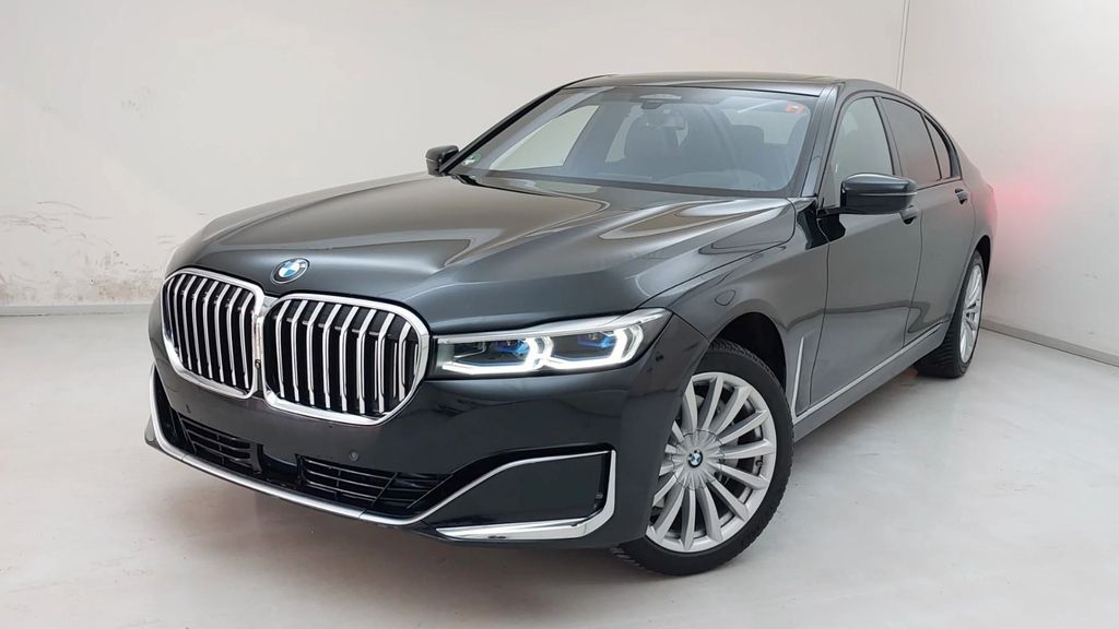 2022 BMW 730