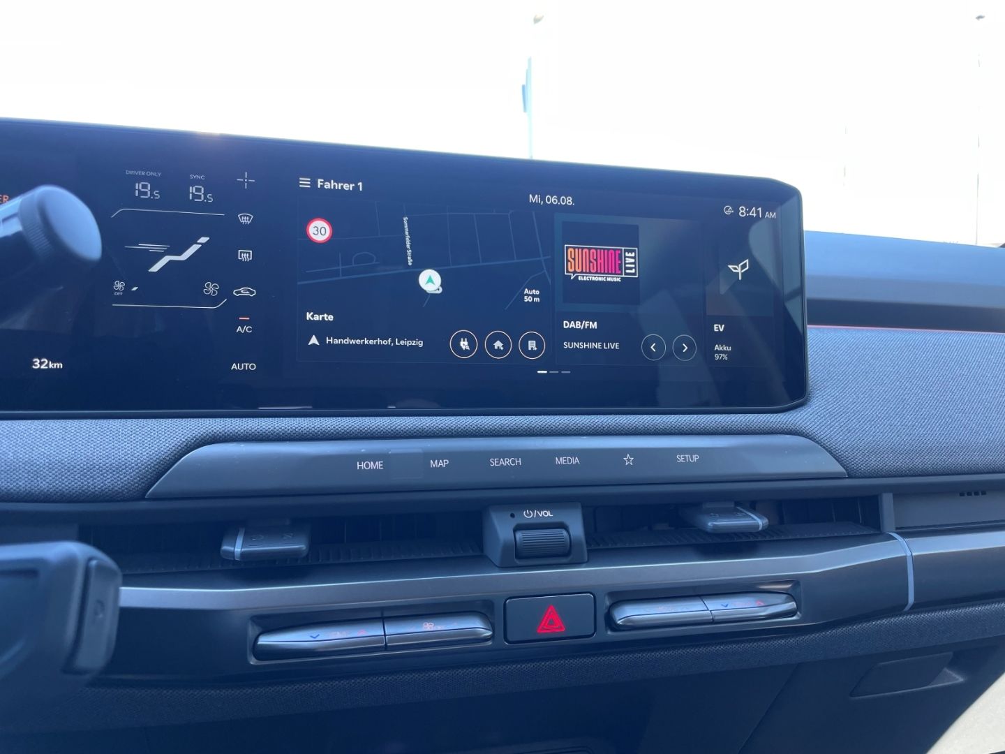 Fahrzeugabbildung Kia EV3 150 kW Earth LED totWinkAss 360 Kamera