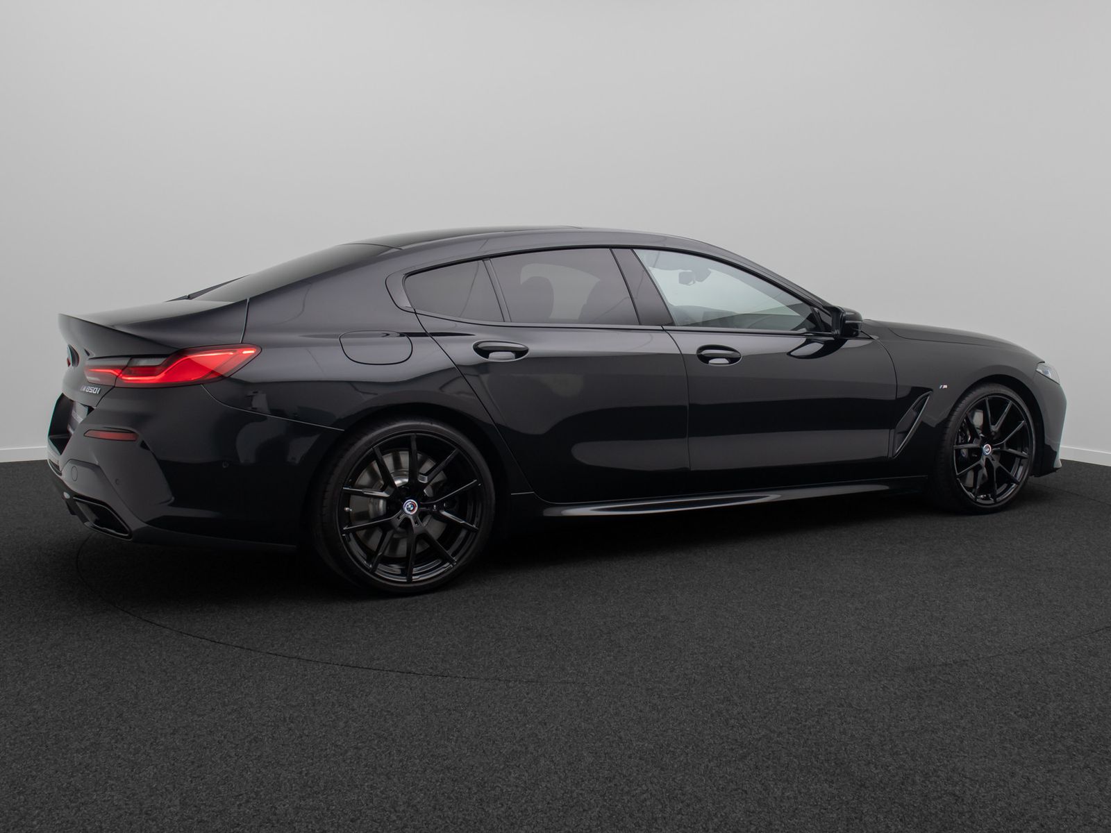 Fahrzeugabbildung BMW M850i xD Gran Coup&eacute; 360&deg; DAB Laser SoftClose 20"