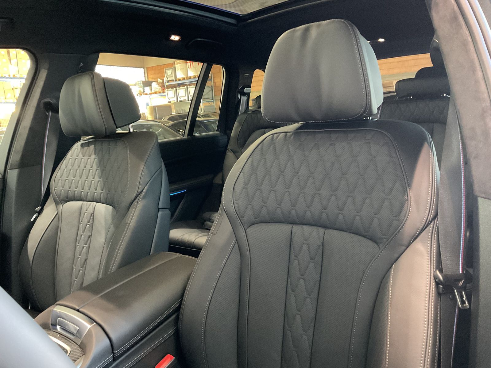 Fahrzeugeinzelansicht 12 Fahrzeugabbildung BMW X7 xDrive40d Sitzbelüftung, Panorama Glasdach, M