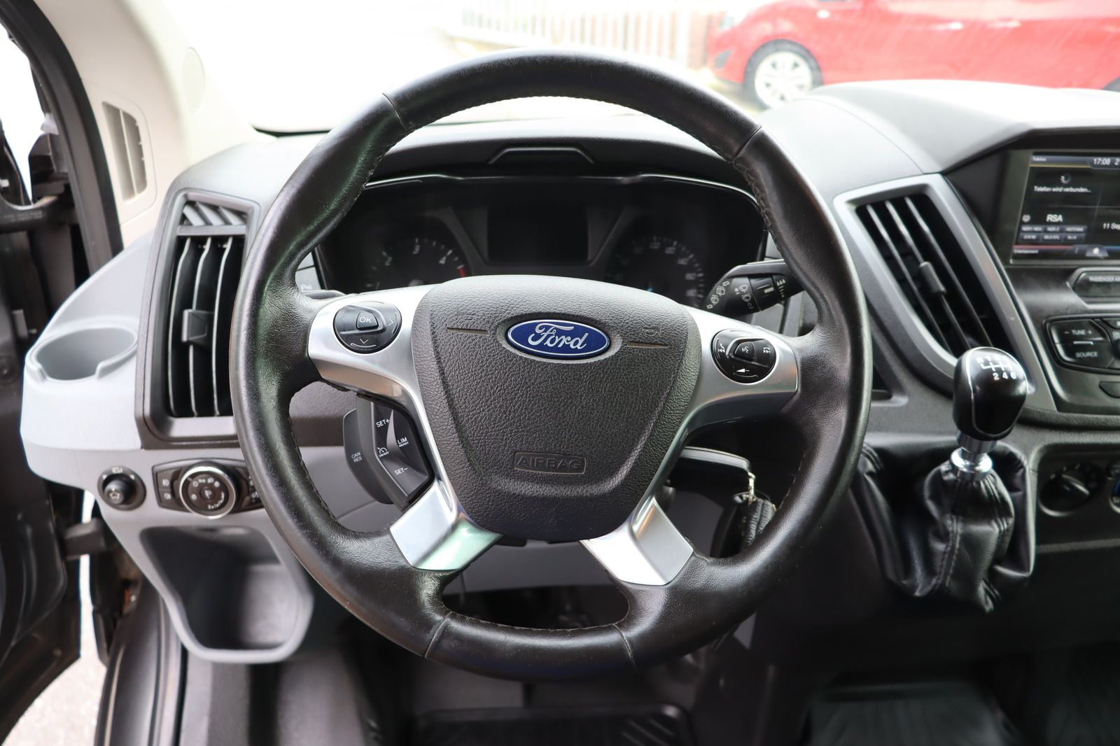 Fahrzeugabbildung Ford Transit 9-Sitzer * Rückfahrk. * Anhängerk.