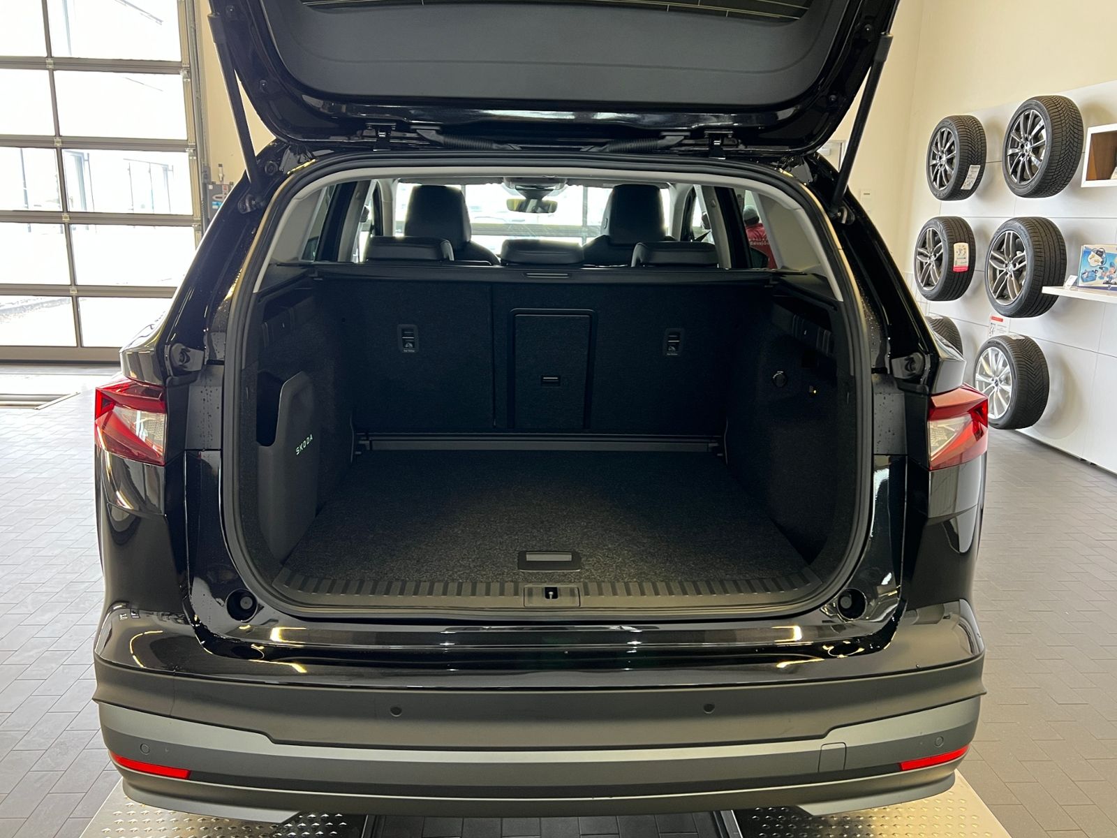 Fahrzeugabbildung SKODA Enyaq 85x *Leder,AHK,20"LM-Felge*