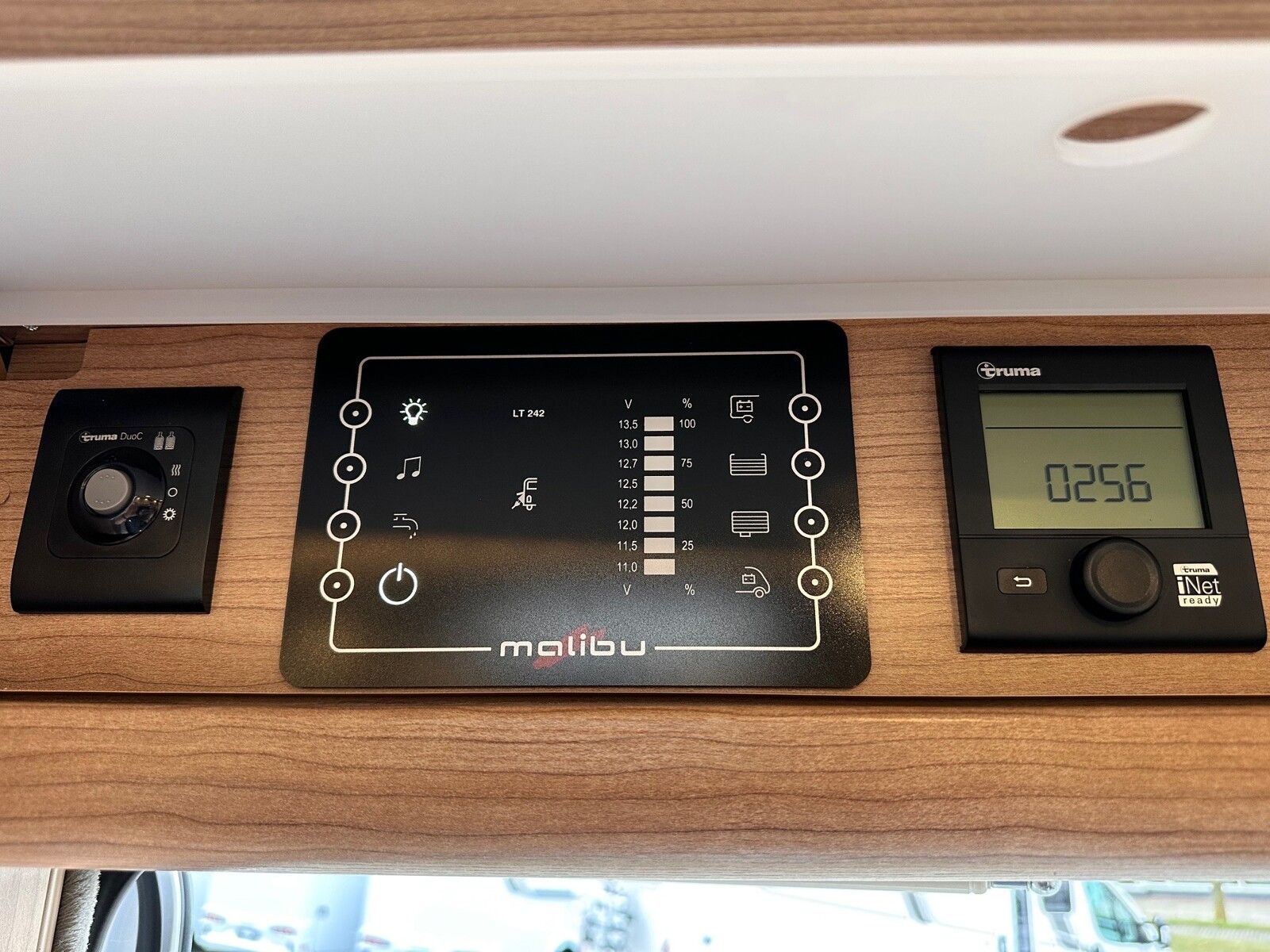 Fahrzeugabbildung Malibu T 460 LE Hubstützen Solar Lithium Wechselrichter