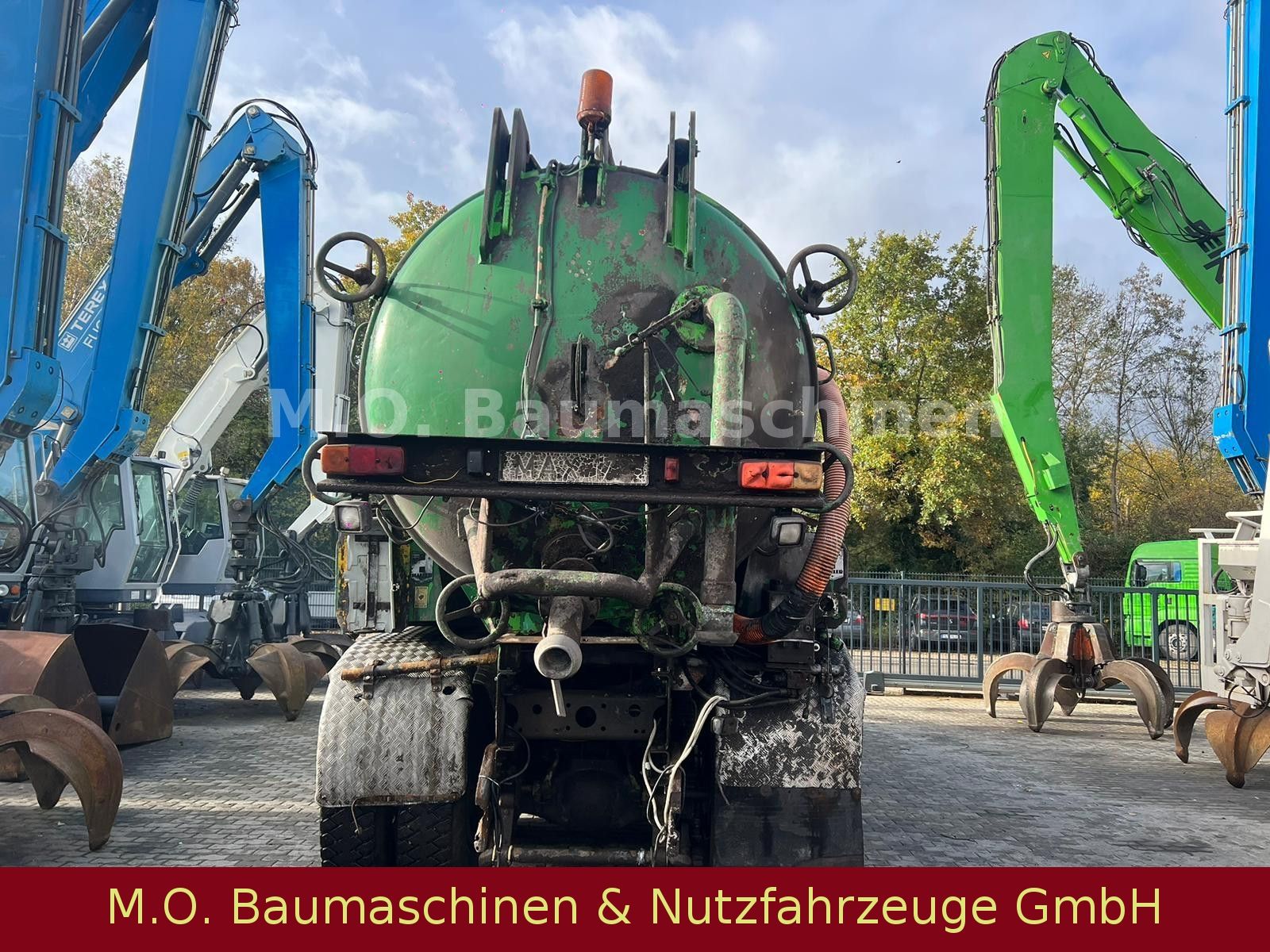 Fahrzeugabbildung MAN 30.331 Saug u. Spühlwagen/8x4/Haller 16.000 L /