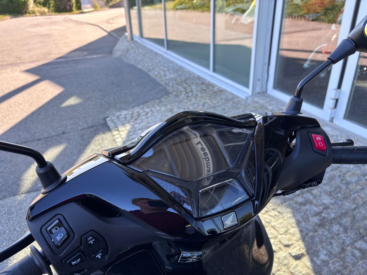 Fahrzeugabbildung Honda SH 350i inklusive Smart-Topcase