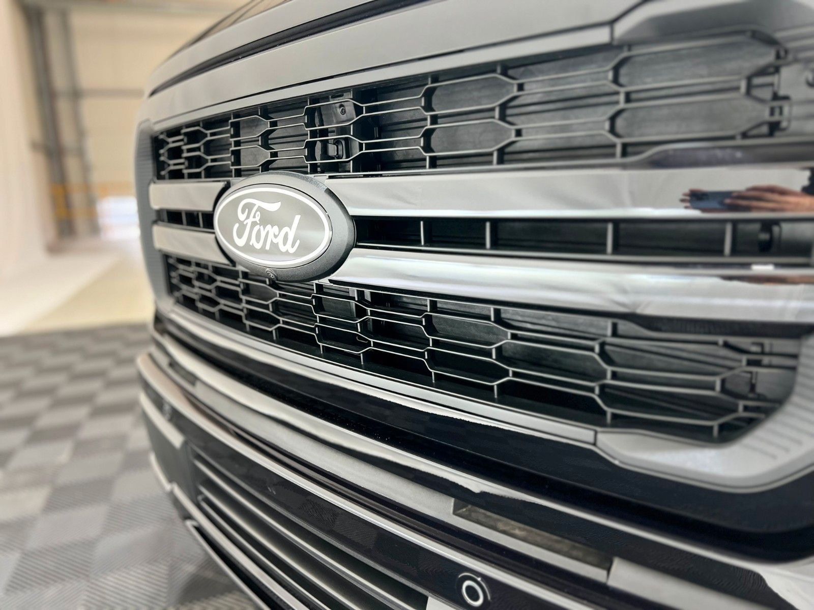 Fahrzeugabbildung Ford F-150 Lariat 5.0L V8 5,5" Black Ed. MY25