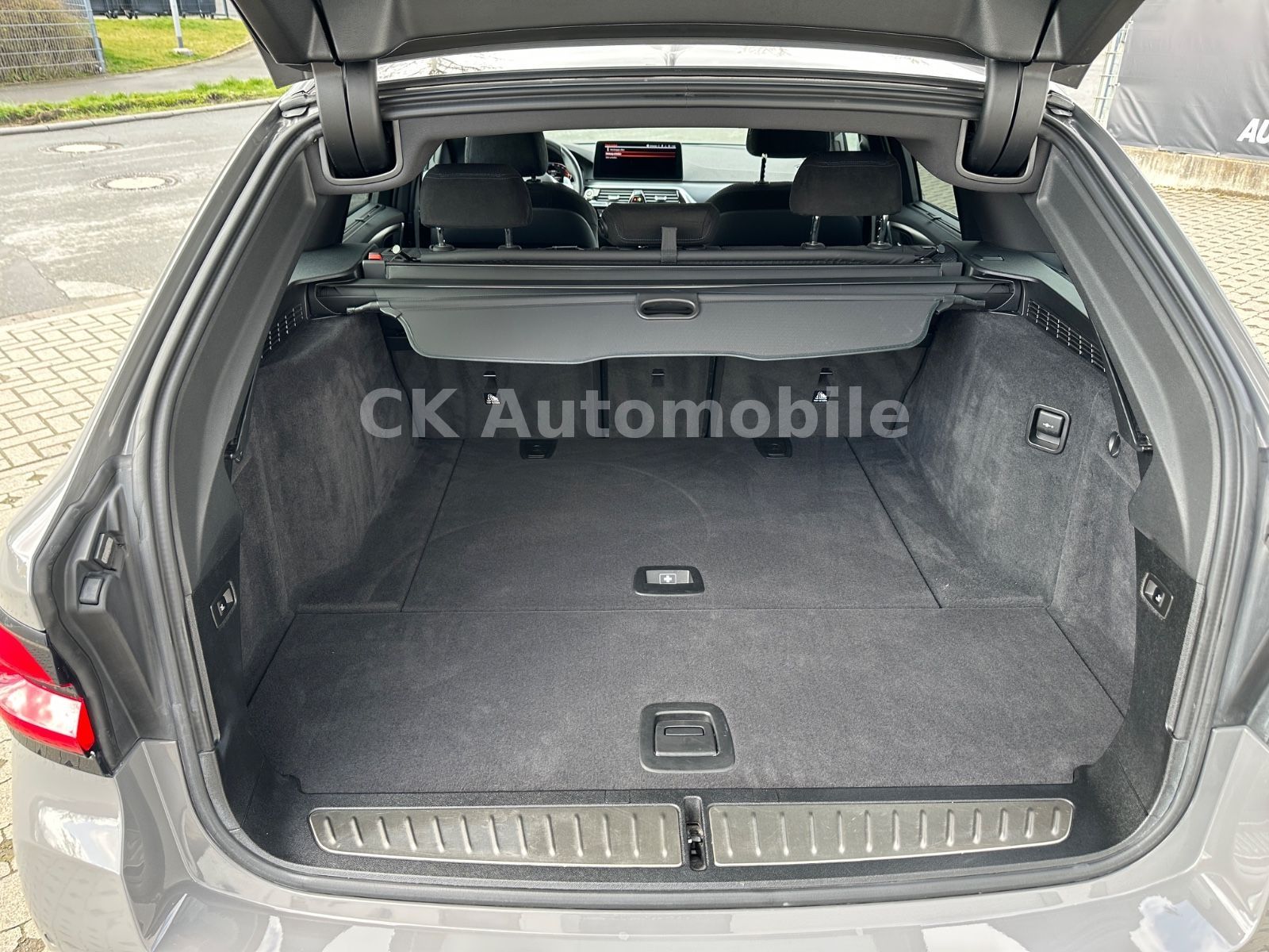 Fahrzeugabbildung BMW 520d xDrive M-Sport/Navi/Head-Up/LED/ACC/Kam.