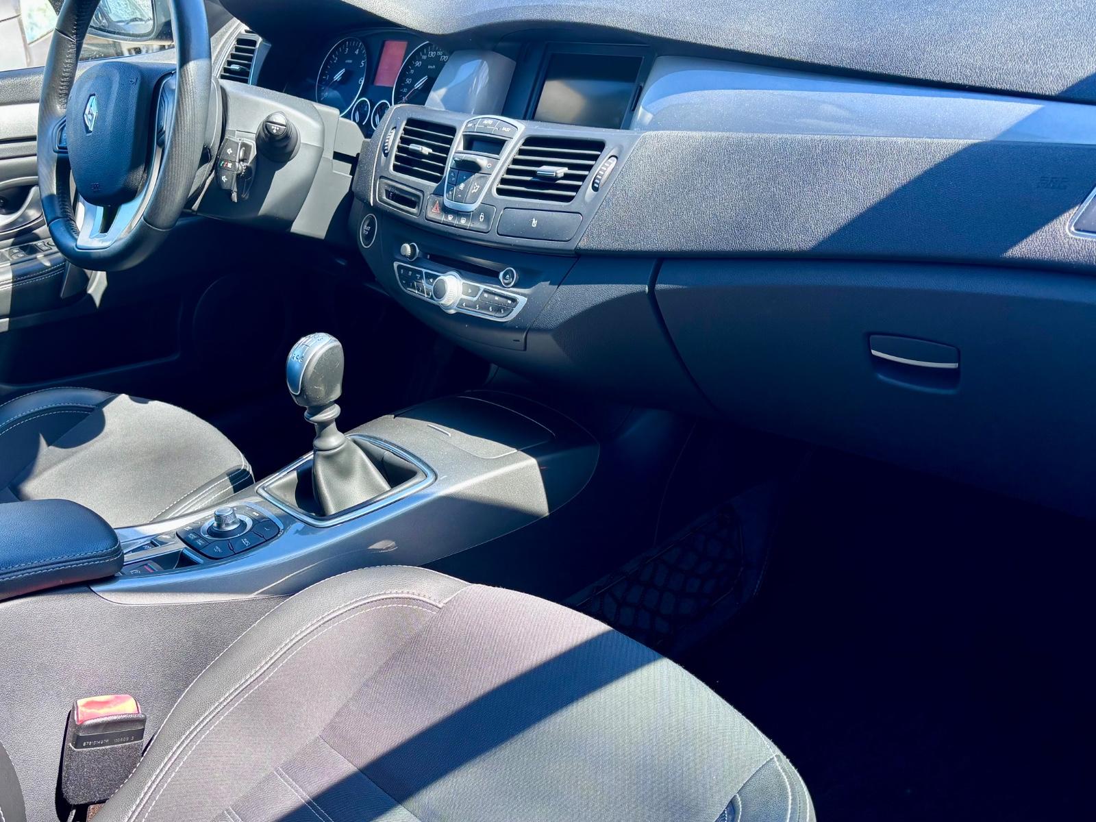 Renault Laguna Grandtour 2.0 16V 140 ch E85 • Flexfuel • Clim auto • Régulateur • Radar de recul