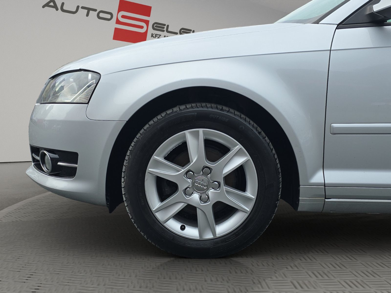 Fahrzeugabbildung Audi A3 Sportback 1.2 TFSI Attraction+Klima+SHZ