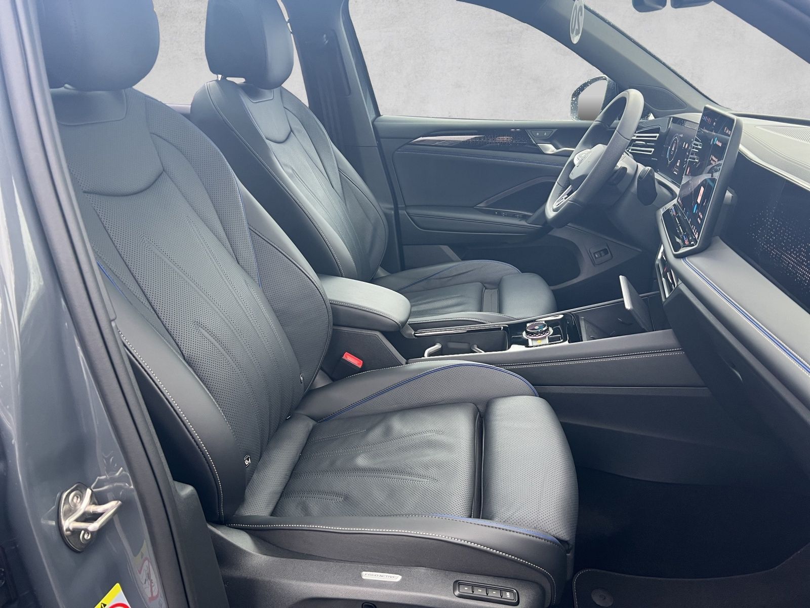 Tiguan R-Line 2.0 TDI DSG 4M AHK*Navi**Pano*Blac