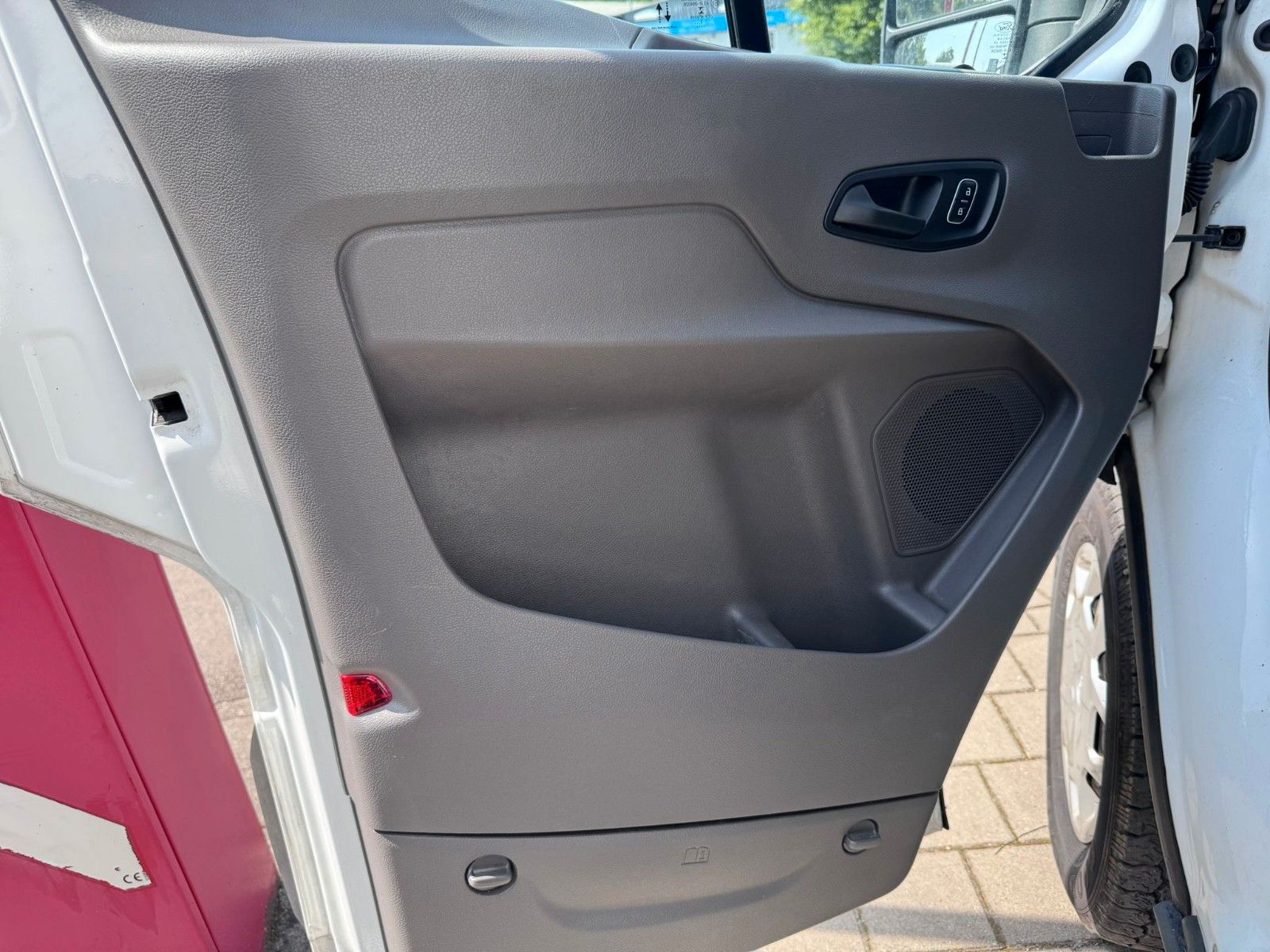 Fahrzeugabbildung Ford Transit 350  L2H2 *TREND*TEMPO*DAB*KAMERA*PDC