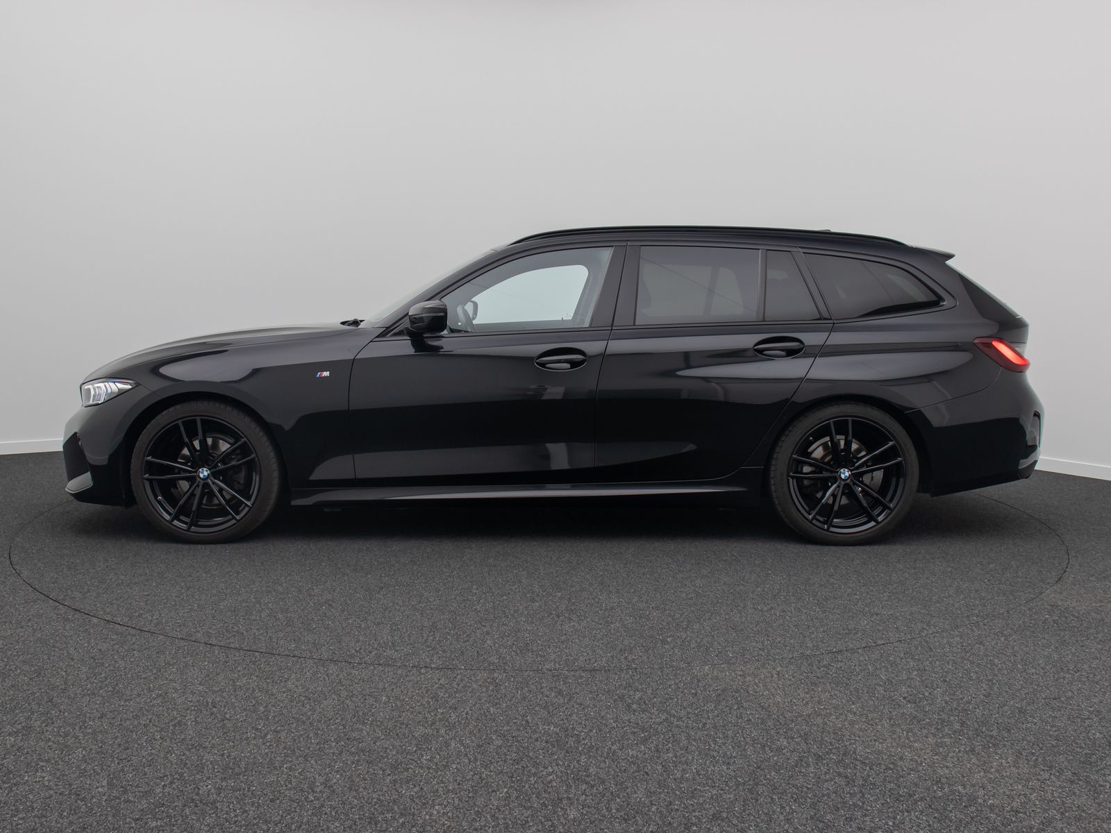 Fahrzeugabbildung BMW 320d M Sport AHK Stop&Go Alarm DAB Komfort 19Zol
