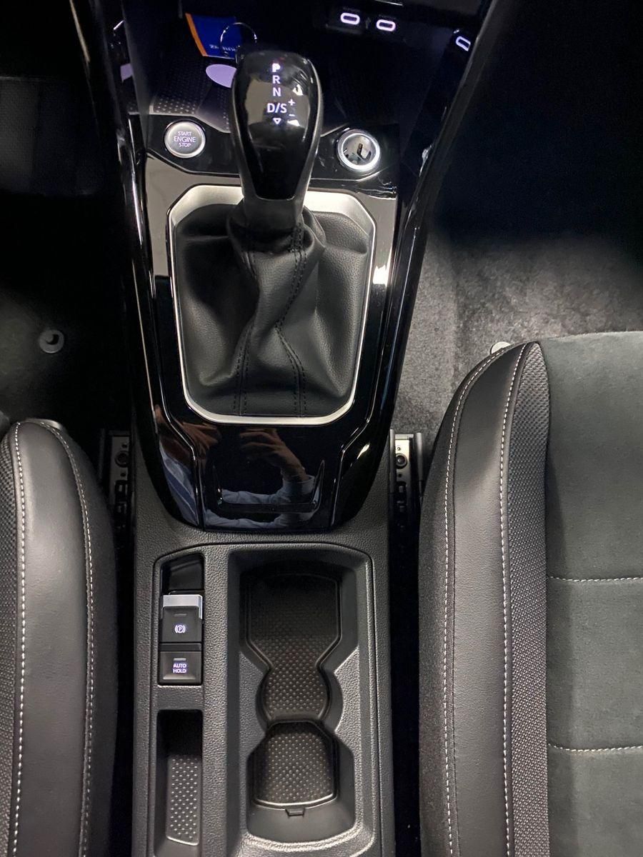 Fahrzeugabbildung Volkswagen T-Roc 1.5 TSI DSG Style+NAVI+IQ-MATRIX+Black Sty