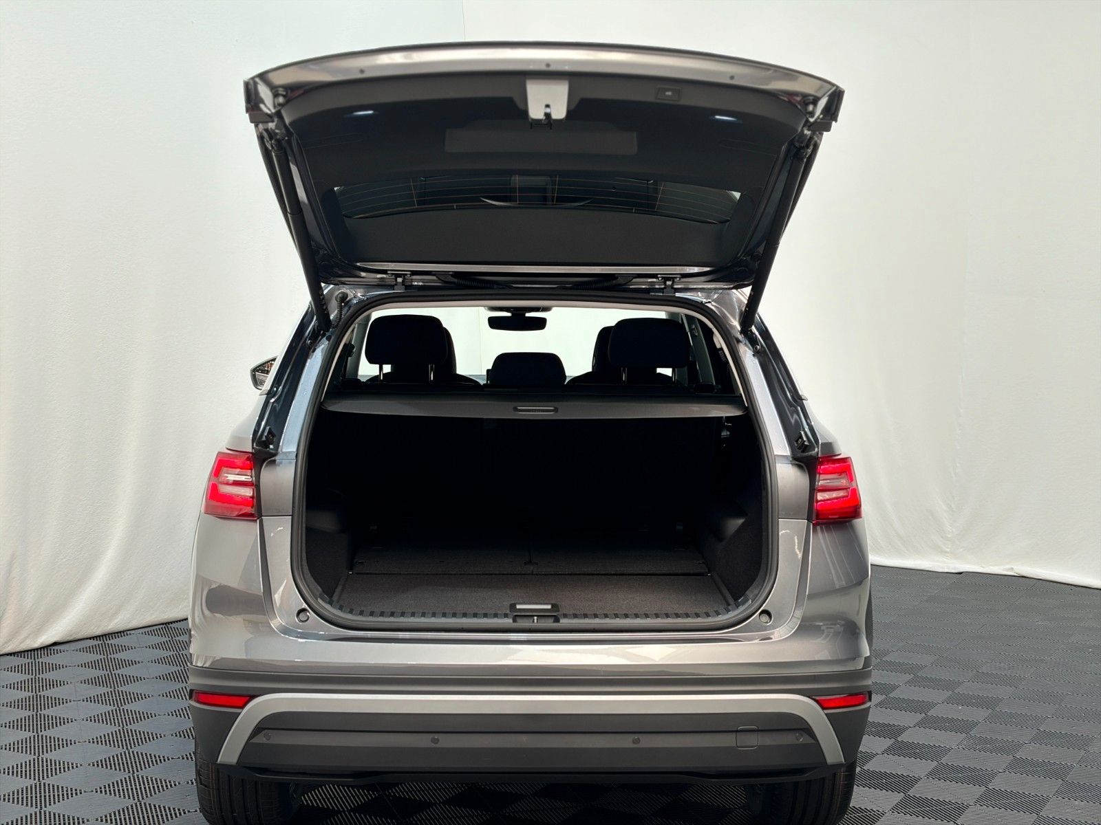 Fahrzeugabbildung SKODA Kodiaq Selection / 7Si / AHK / Matrix / 360°