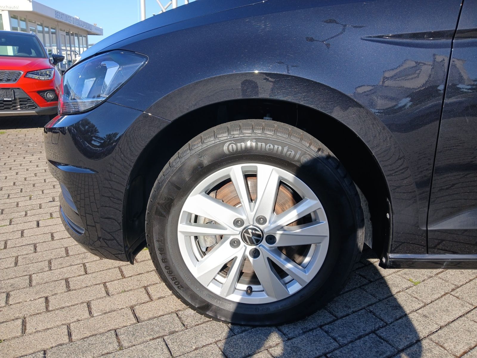 Fahrzeugabbildung Volkswagen Touran TSI Comfortline 7-Si Navi AID ACC PDC SH
