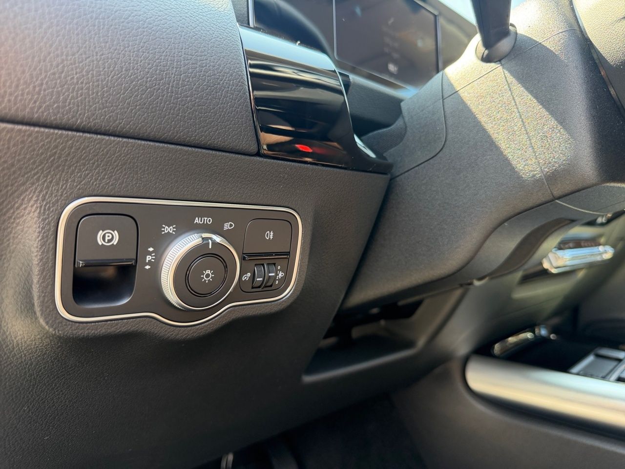 Fahrzeugabbildung Mercedes-Benz B 250 e STNDHZ+AHK+360°+LED+SHZ+TOTWINKEL+