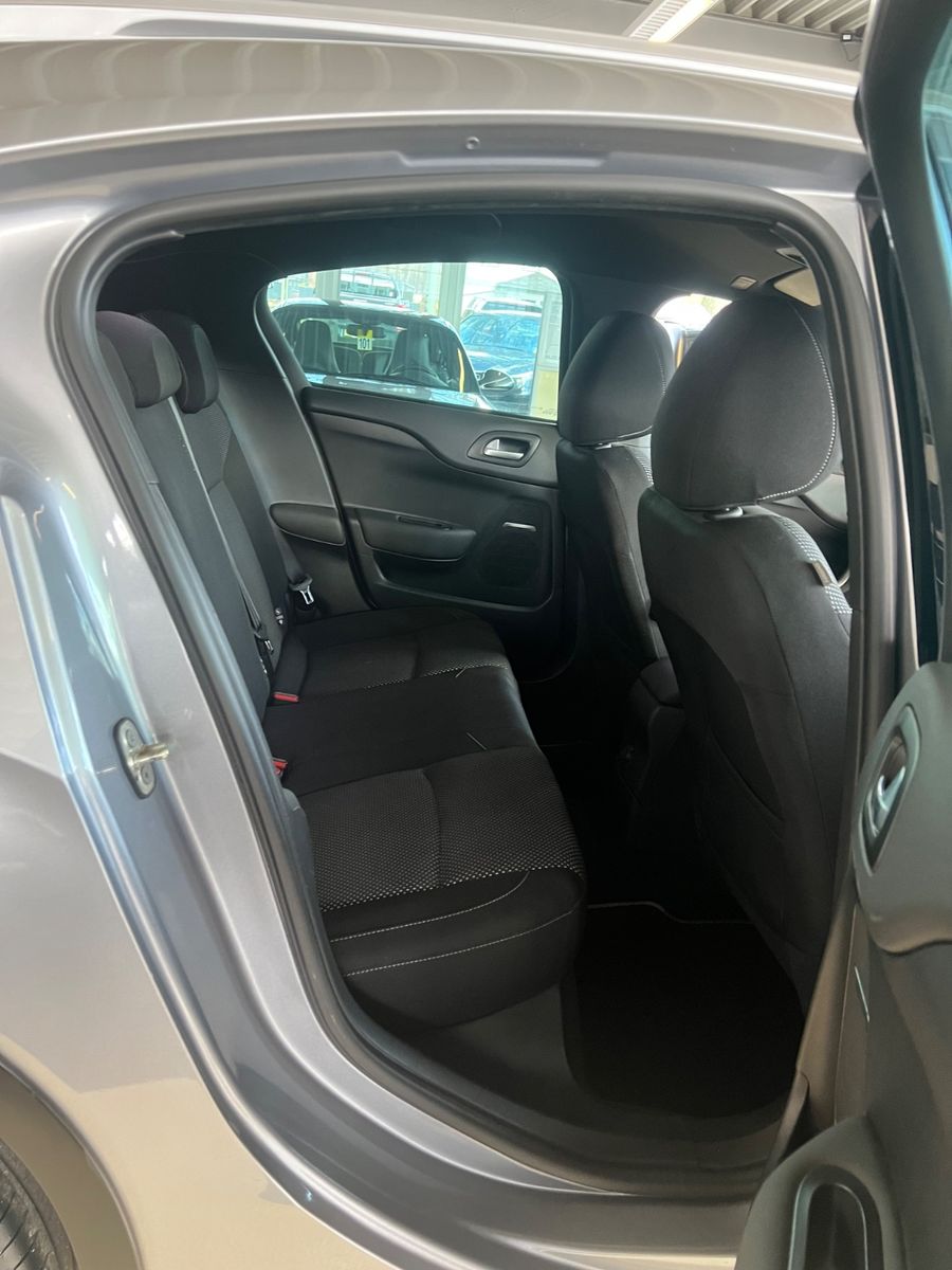 Fahrzeugabbildung Citroën DS4 Crossback *RÜCKFAHRKAMERA*NAVI*