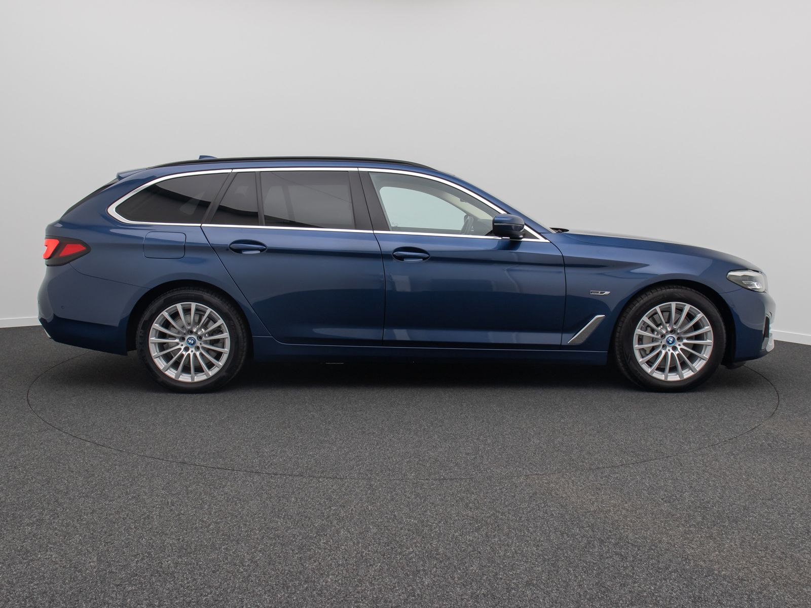 Fahrzeugabbildung BMW 530e Alarm AHK ACC Kamera DAB HiFi WLAN Sport