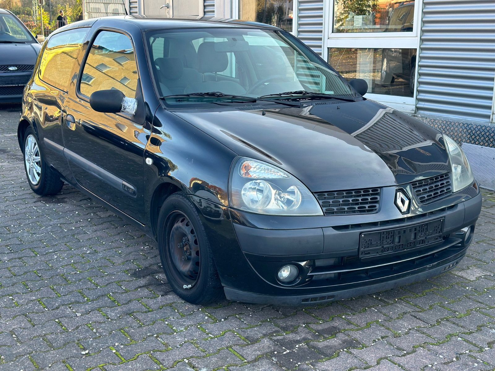 Fahrzeugabbildung Renault CLIO II EXPRESSION*AUTOM.+MOD.2004+KLIMAAUTOM.*