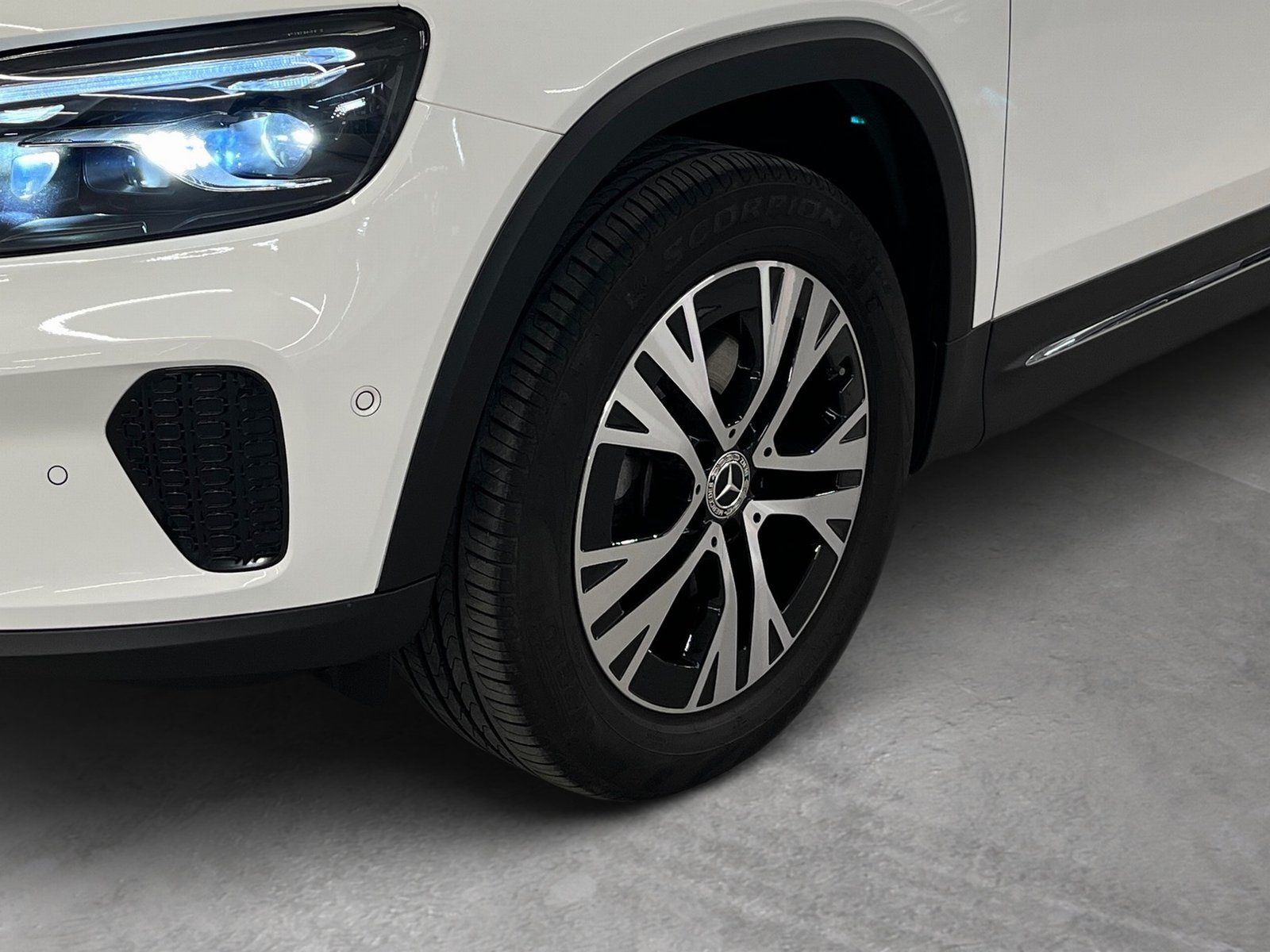 Fahrzeugabbildung Mercedes-Benz GLB 200 Progressive*AHK*Distro*360°*Totwi*MBeam*