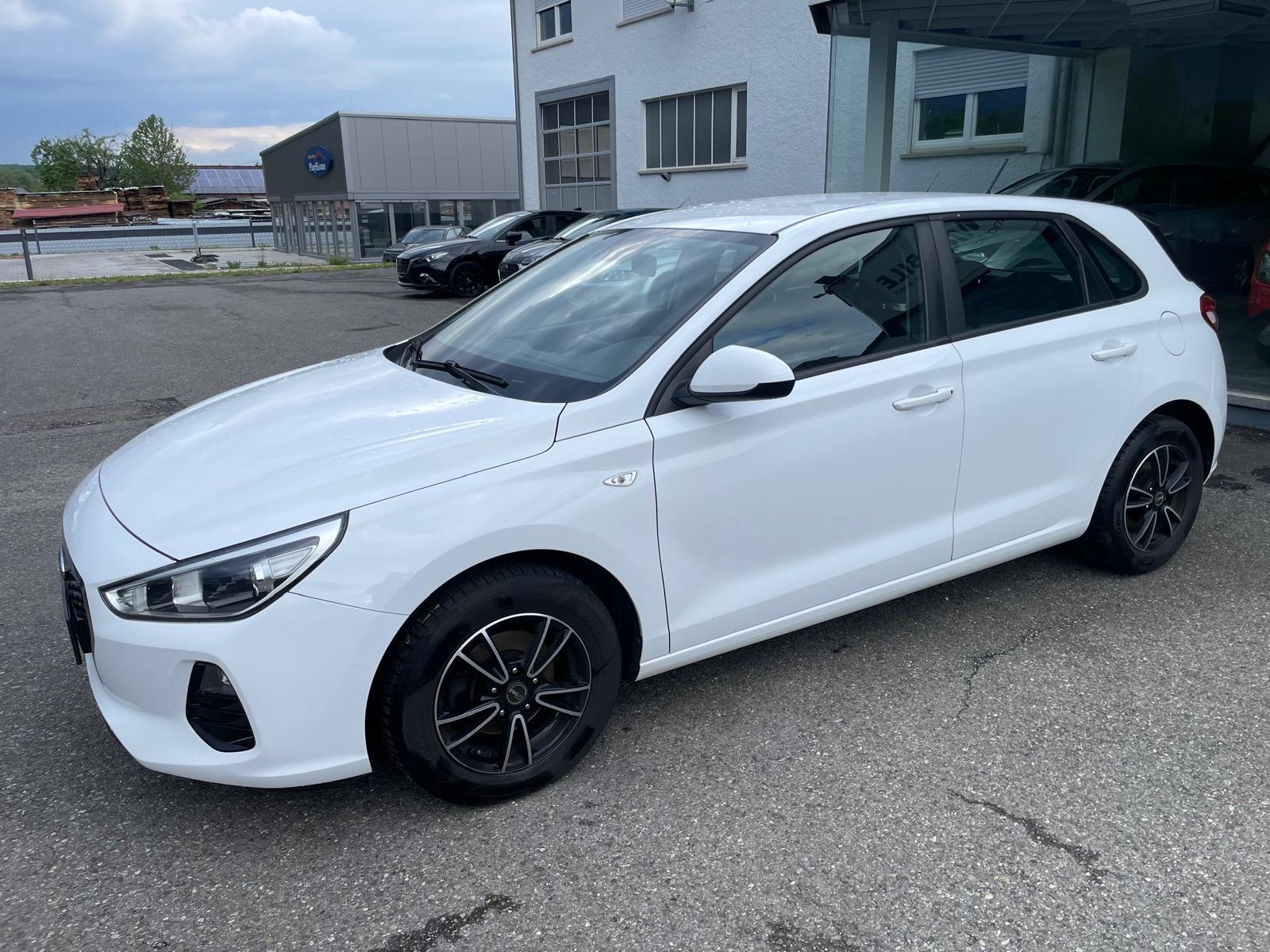 Hyundai i30 Pure -1.HAND-KLIMA-