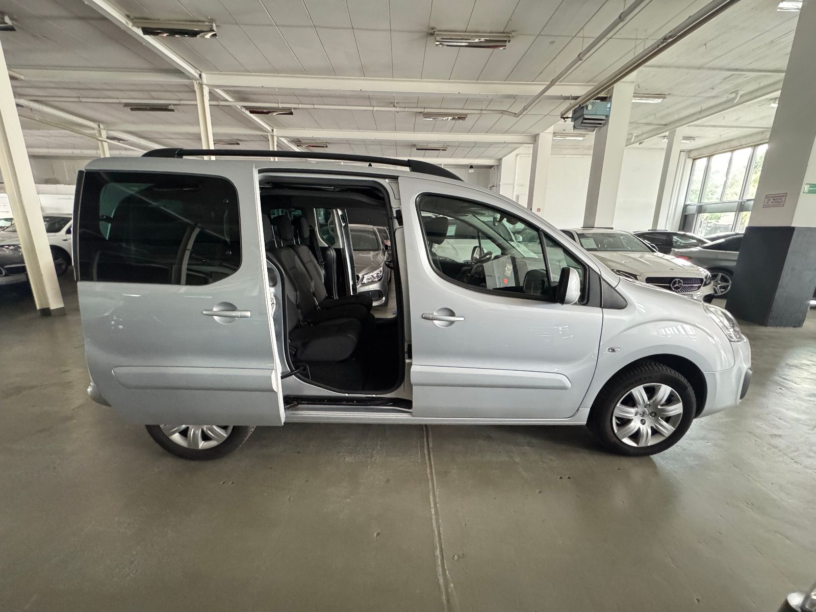 Fahrzeugabbildung Peugeot Partner Tepee 1.6 HDI ALLURE PDC SHZ KLIMA 2HAND