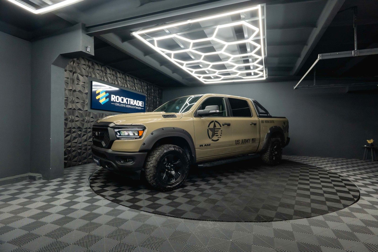 Fahrzeugabbildung Dodge RAM 5.7 V8 HEMI 4x4 NIGHT OFFROAD ARMY STYLE LED