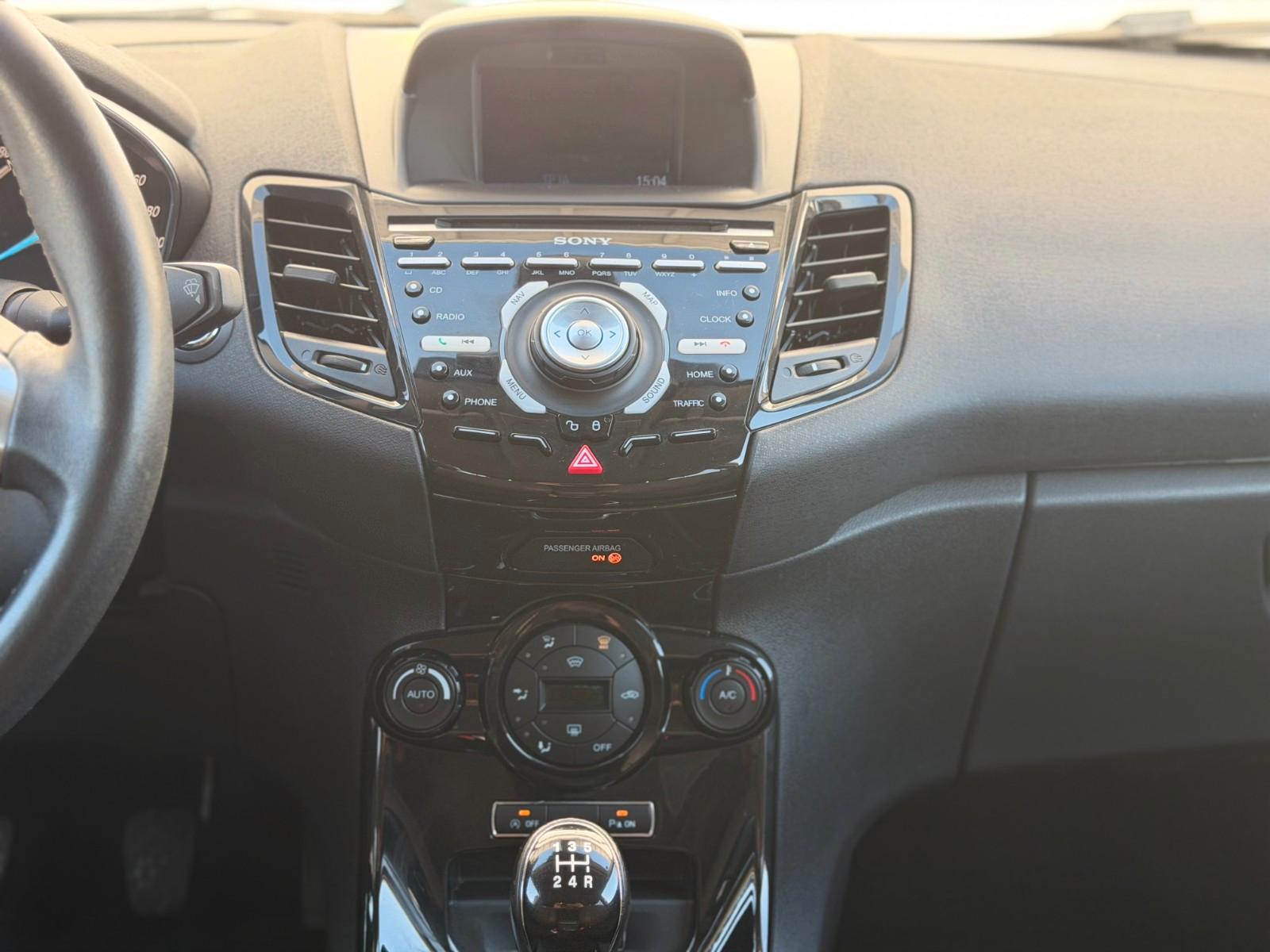 Ford Fiesta Titanium*RFK*NAVI*VOLL CHECKHEFT*SZH*MFL*