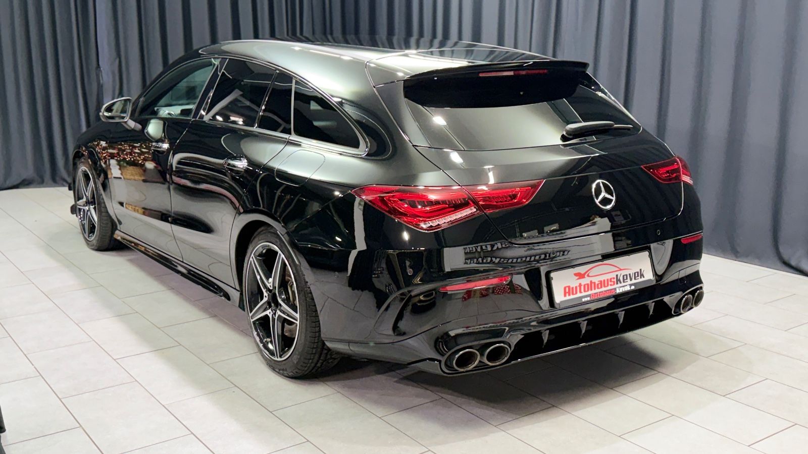Fahrzeugabbildung Mercedes-Benz CLA 45 AMG Shooting Brake|BURMESTER|HEAD-UP|VOLL