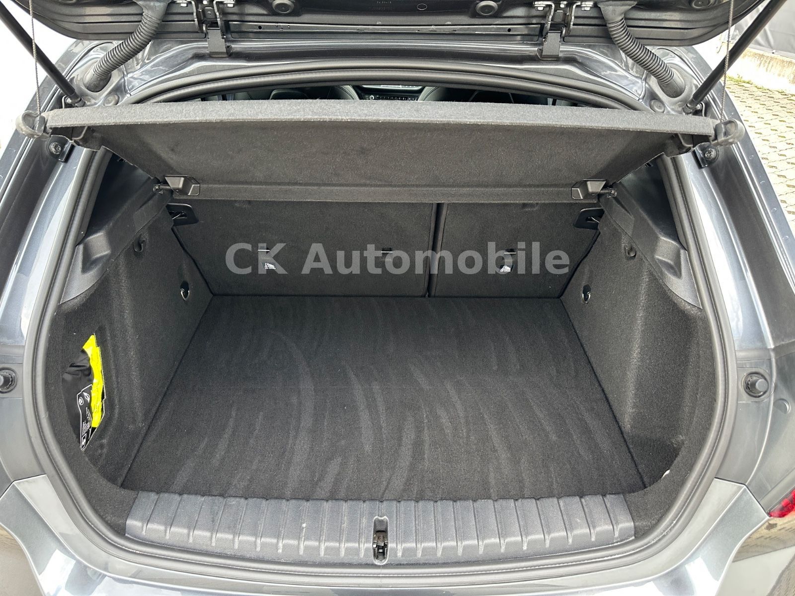 Fahrzeugabbildung BMW 118d M-Sport Shadow-Line/Navi/LED/PDC