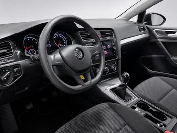 Volkswagen Golf - 2