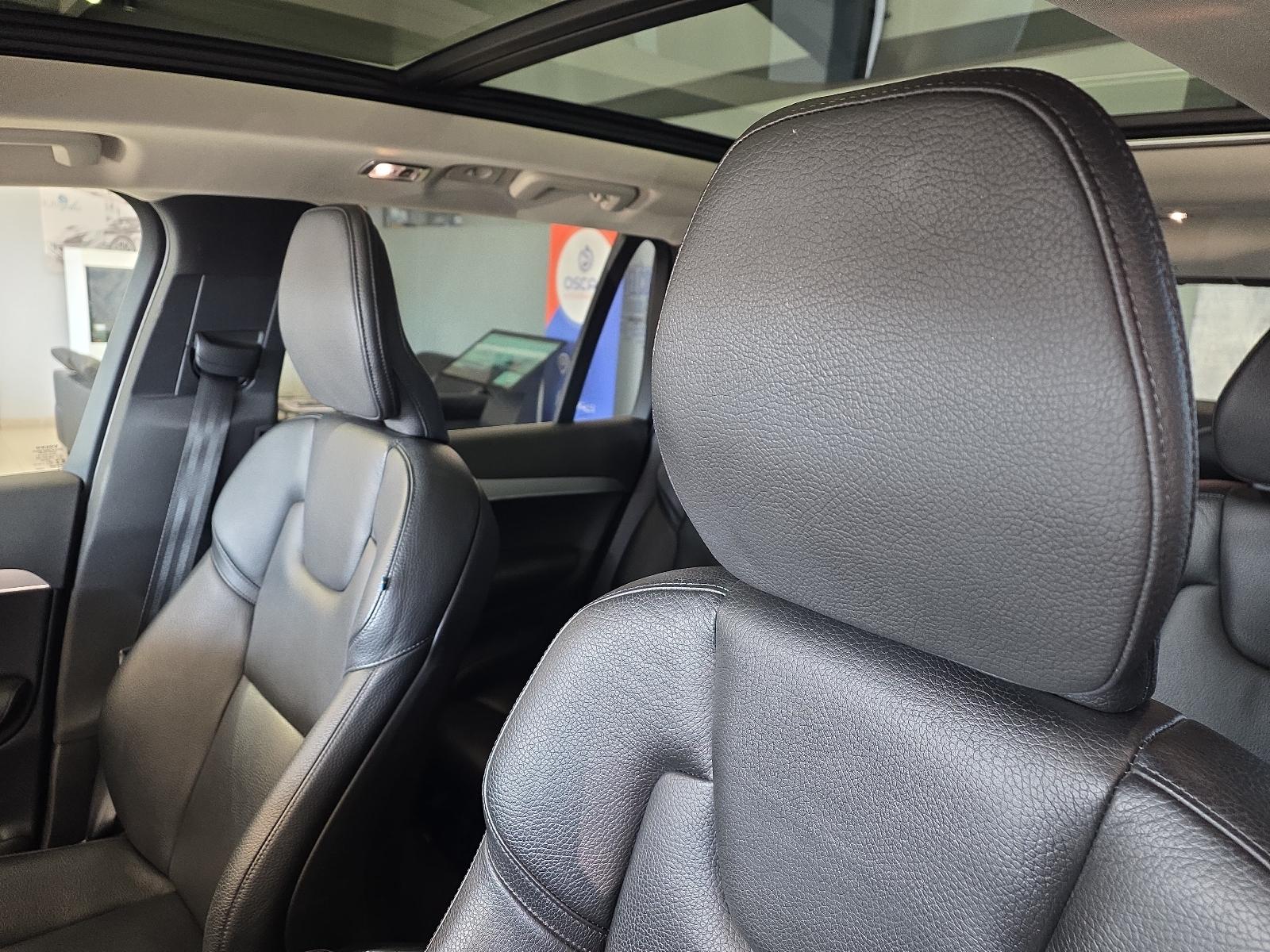 Volvo XC90 D5 Momentum AWD AHK Pano FourC 360° WinterP