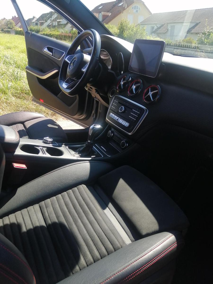 Mercedes-Benz A 250 Sport AMG Spoiler 19" Felgen