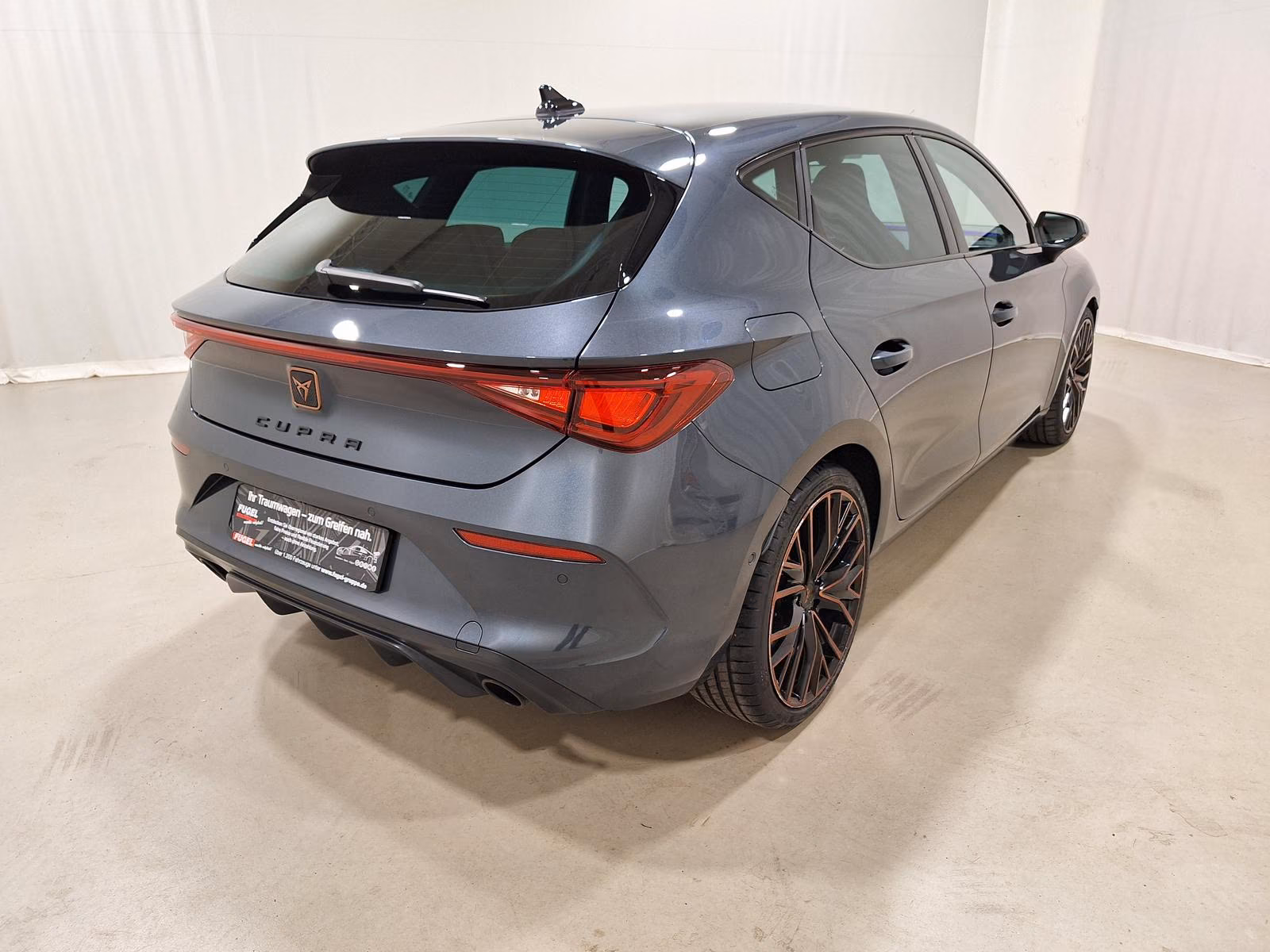 Cupra Leon 2.0 TSI DSG ACC Navi LED Beats Winter 19", миниатюра 6