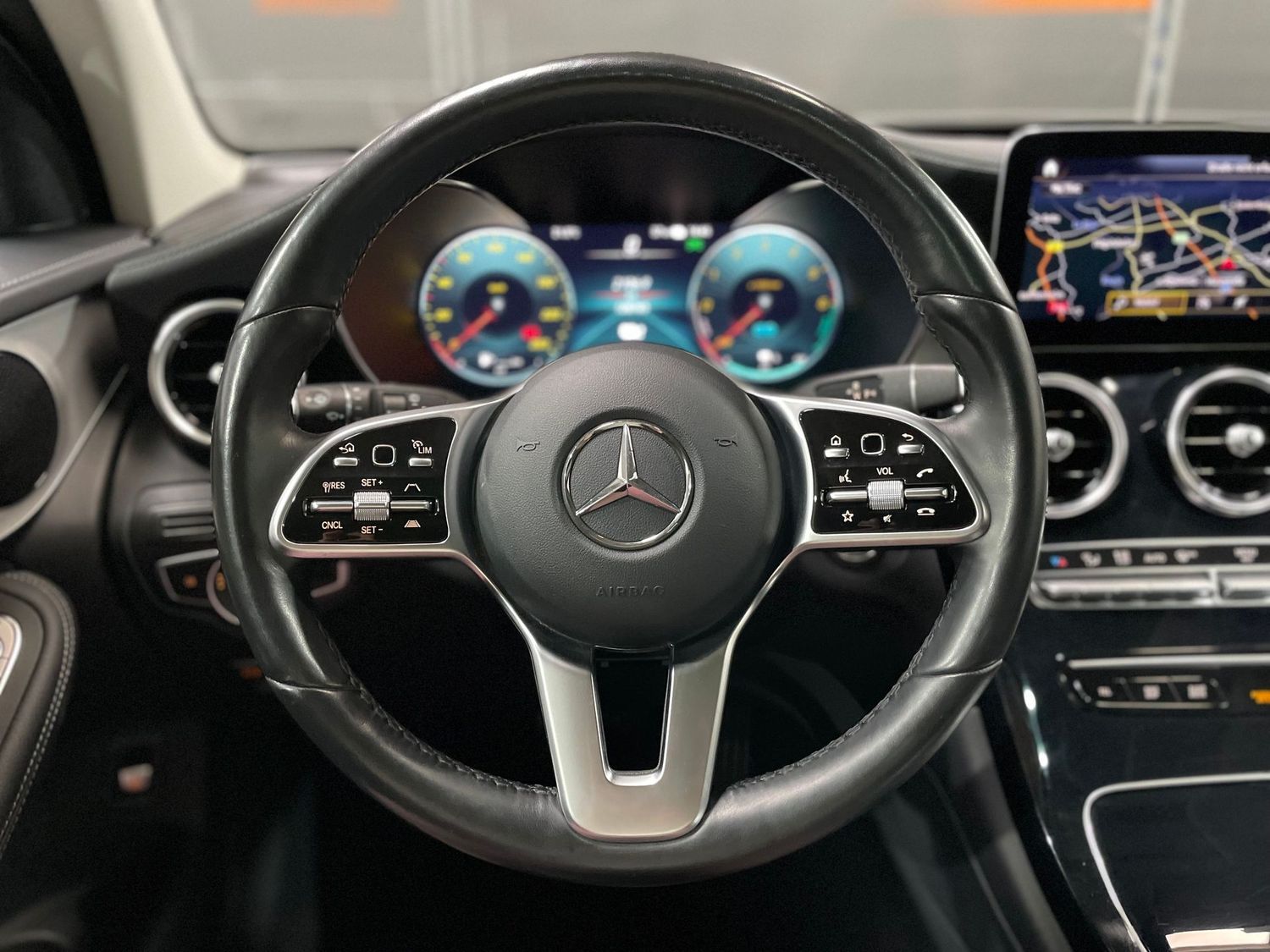 Fahrzeugabbildung Mercedes-Benz GLC 300 de 4M AMG#Pano#Wide#HeadUp#360#Memory