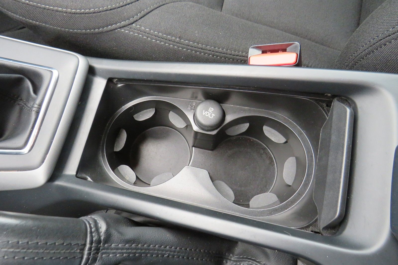 Fahrzeugabbildung Volvo V40 Kinetic NAVI TELVOR KLIMATRONIC 8-FACH ALU