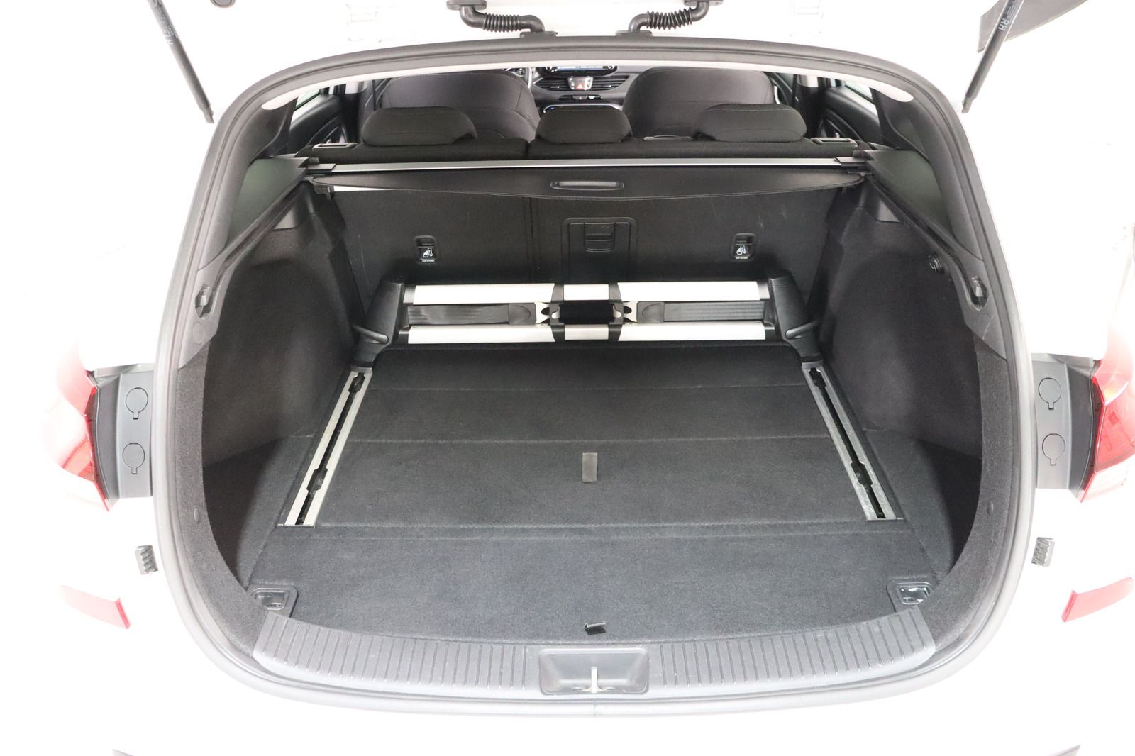 Fahrzeugabbildung Hyundai i30 T- GDi CW Family + * LED * Navi * DAB+ *