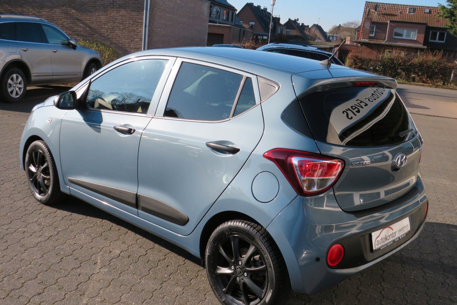 Fahrzeugabbildung Hyundai i10 4-TÜREN KLIMA PDC ALU SCHECKHEFT