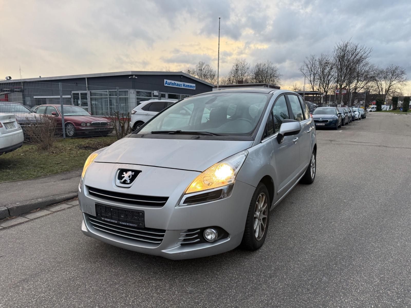 Peugeot 5008 Premium**7-SITZER**