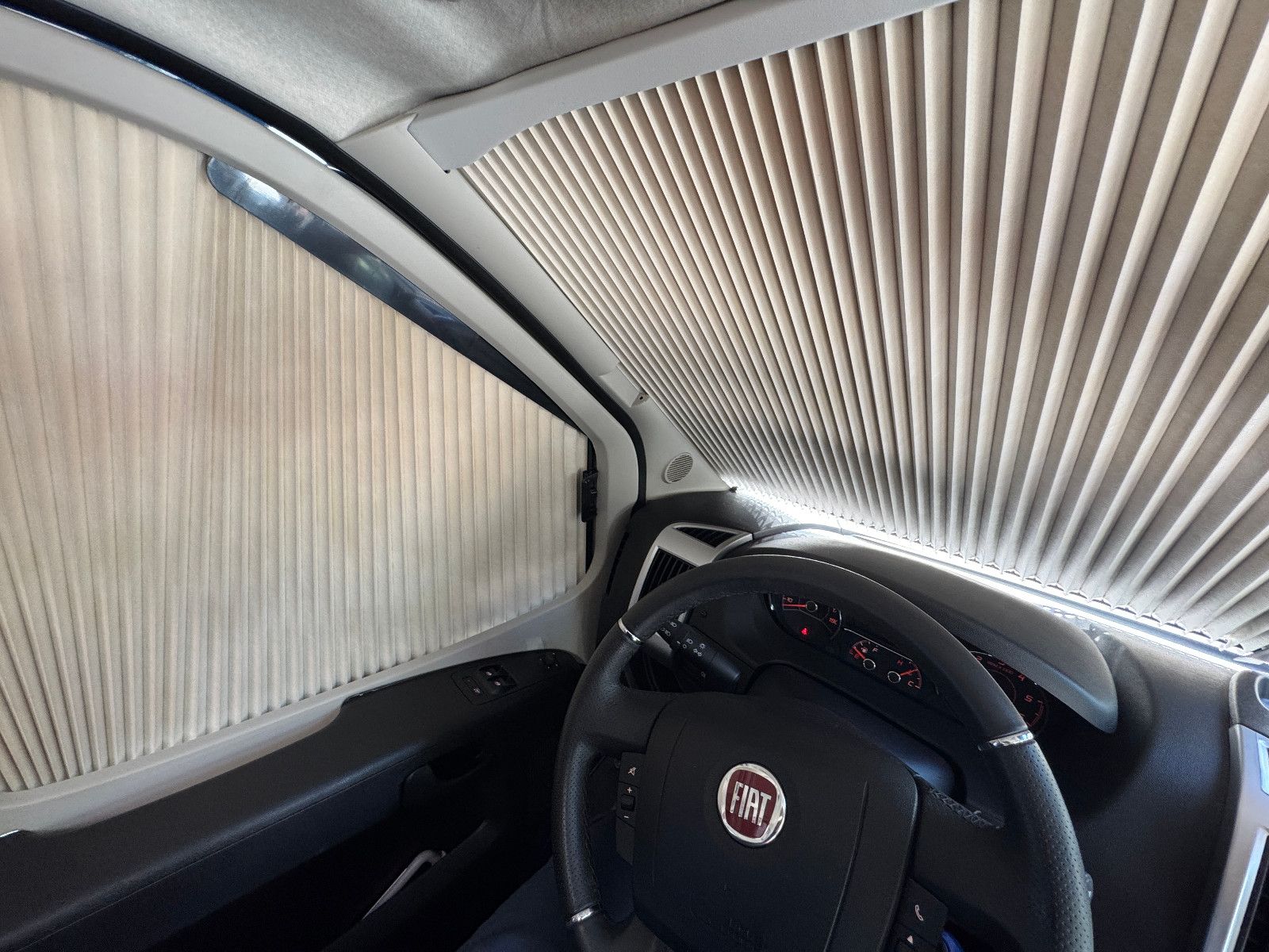 Fahrzeugabbildung Carado CV 540 EDITION 15 AUFSTELLDACH SONDERLACKIERUNG