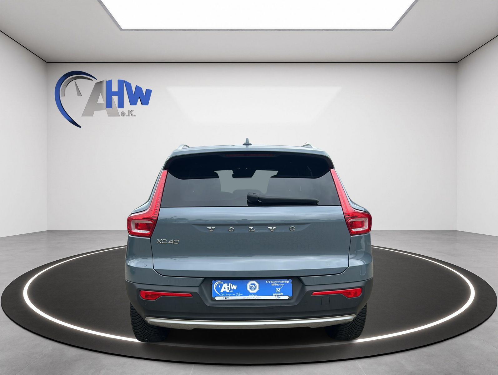 Fahrzeugabbildung Volvo XC40 D3 Geartronic Momentum Pro