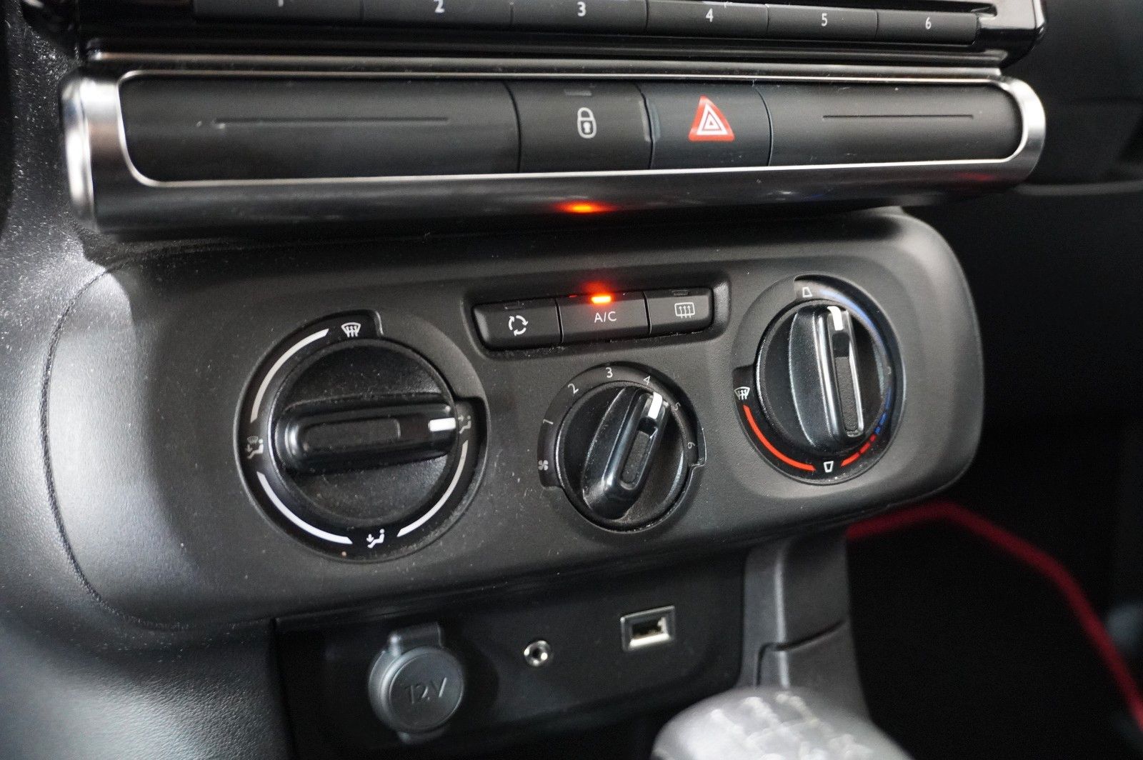 Fahrzeugabbildung Citroën C3 LIM. 1.2 FEEL LED/KLIMA/SHZ/PDC/TEMP./USB