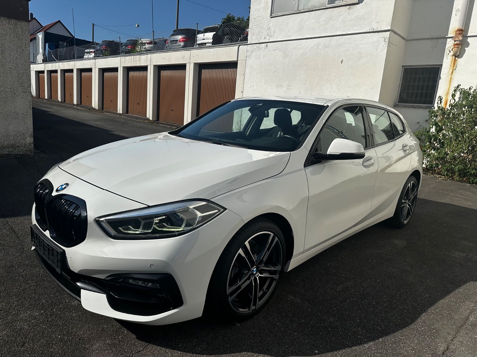 BMW 118 i Sport Line/LED/navi/H-UP/temp/18zol