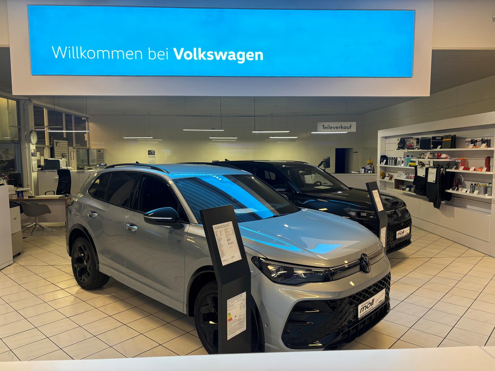 showroom-image-top